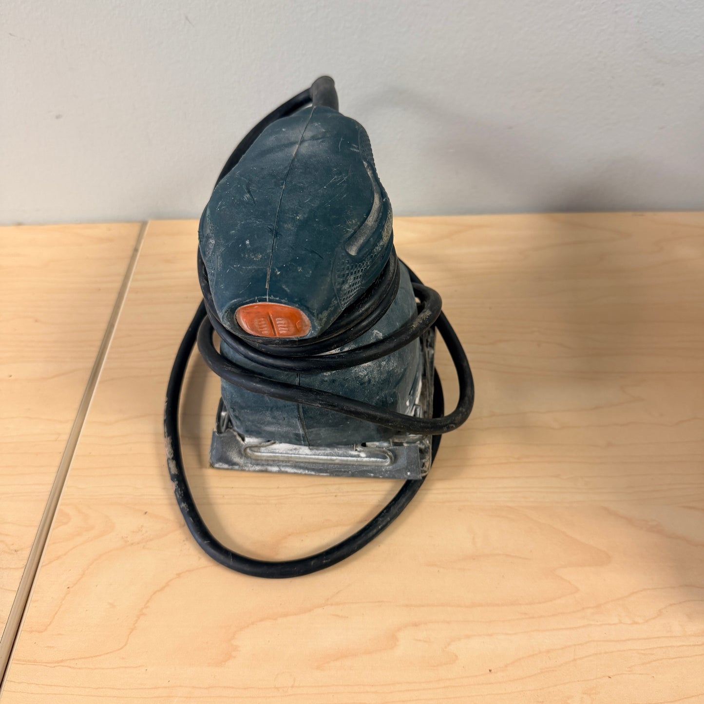 Black & Decker 1/4 Sheet Palm Finishing Sander Corded Electric 120V - Tested