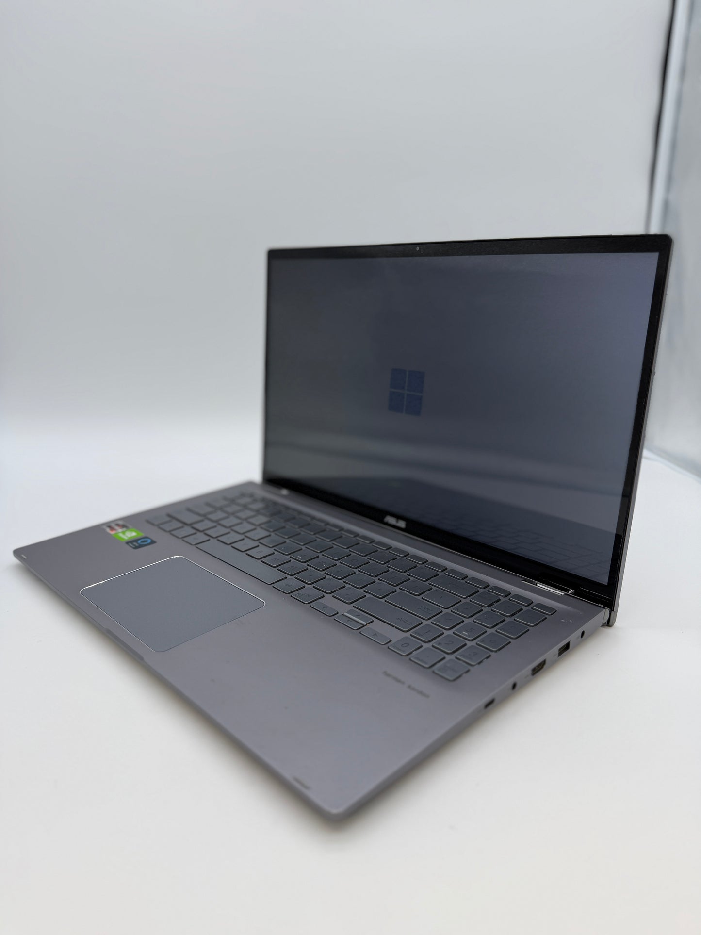 Asus Q5071Q 15.6 Touch Screen Laptop Amd Ryzen 7 256GB SSD Light Gray
