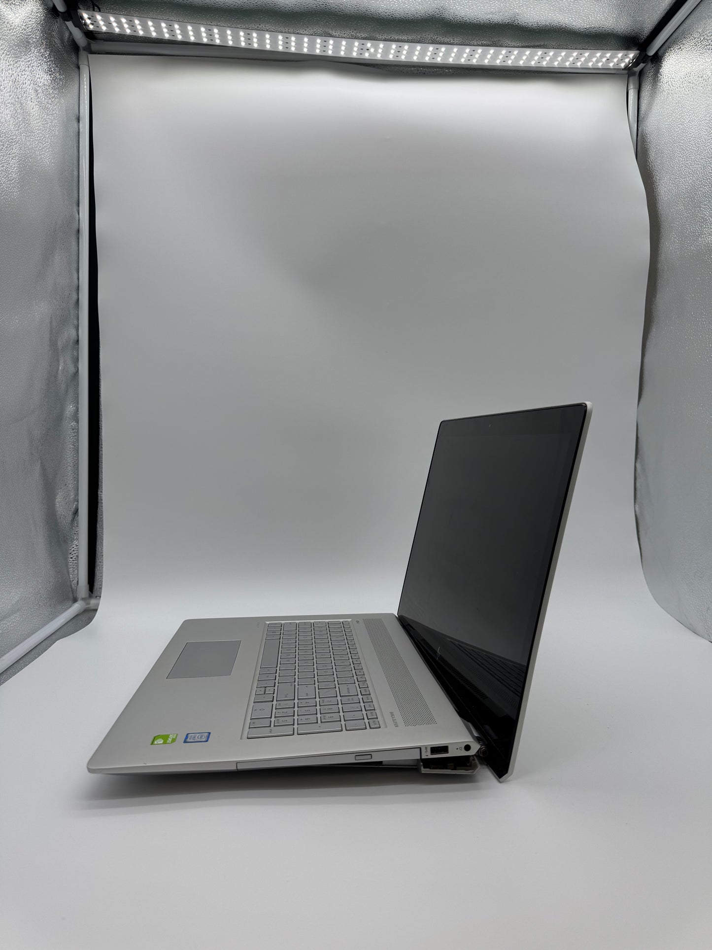 HP ENVY 17-ae1xx Laptop Core i7 1TB Gray (Broken)