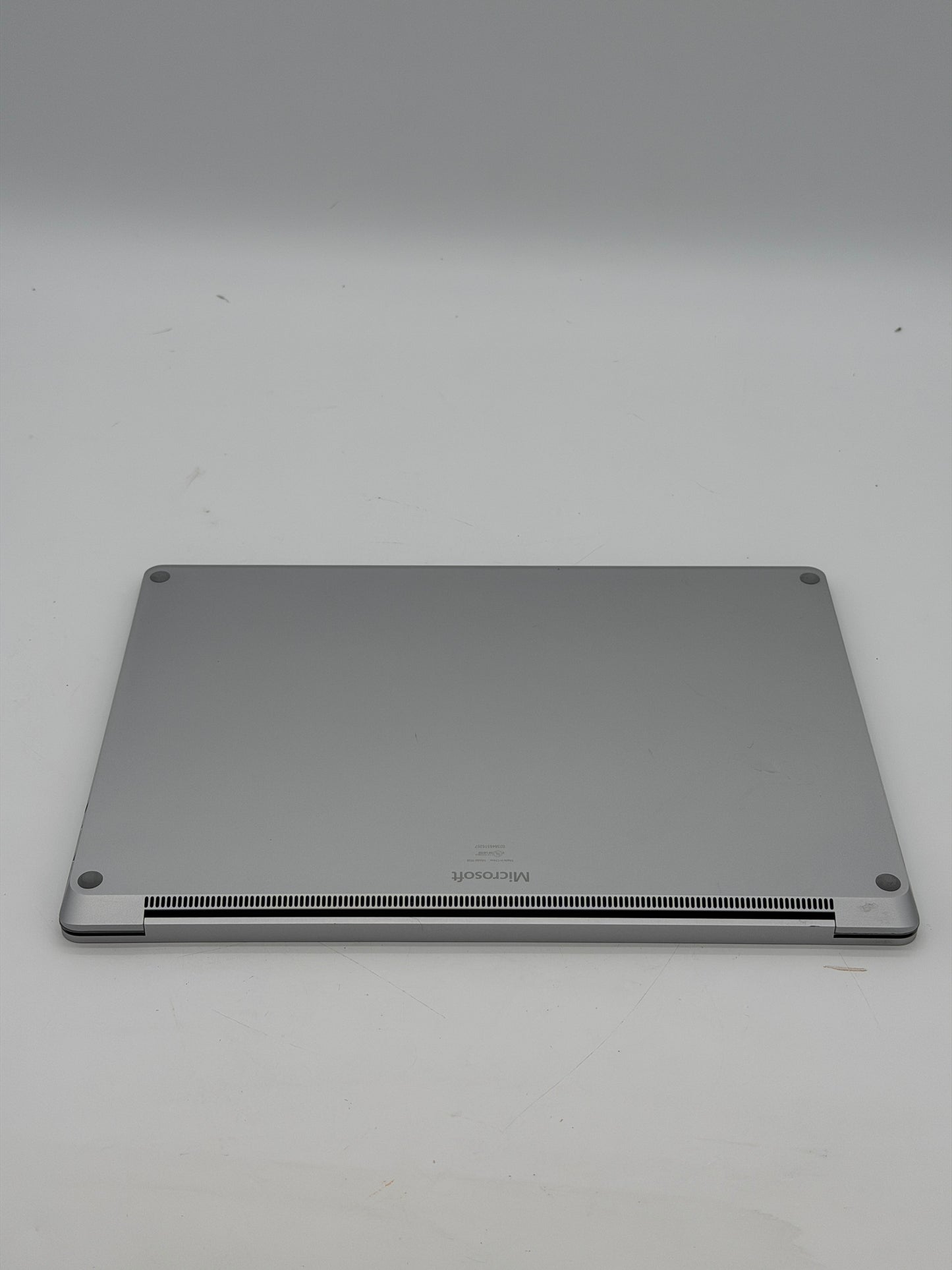 Microsoft Surface Laptop 4 13.5" AMD Ryzen 5 @4.00GHz 8GB RAM 128GB SSD