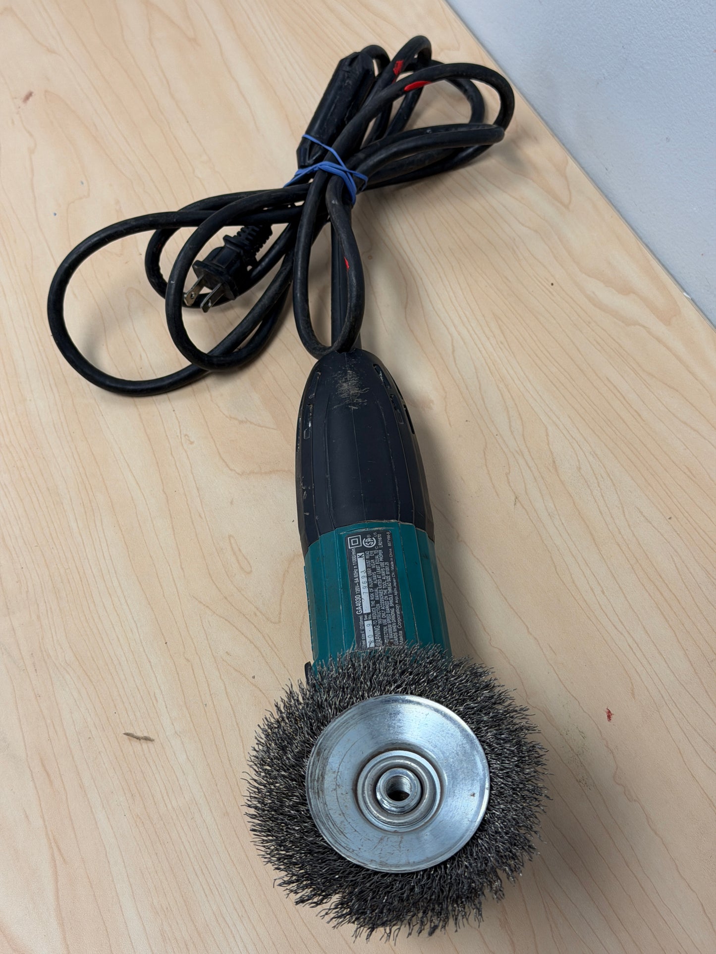 Makita GA4030 4" Corded Angle Grinder Used Tested & Working