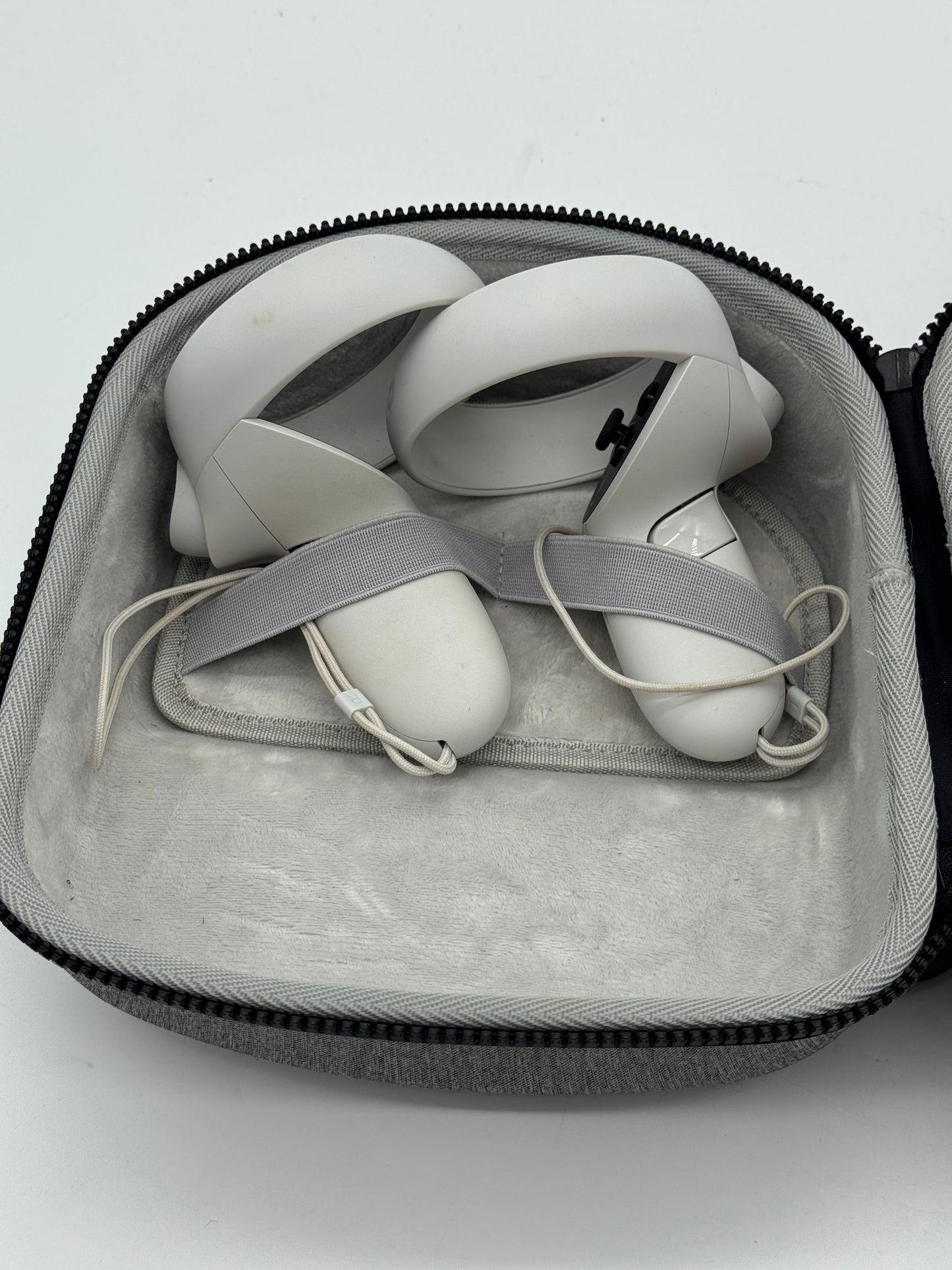 Oculus Quest 2 VR Headset with 2 Controllers (128GB)