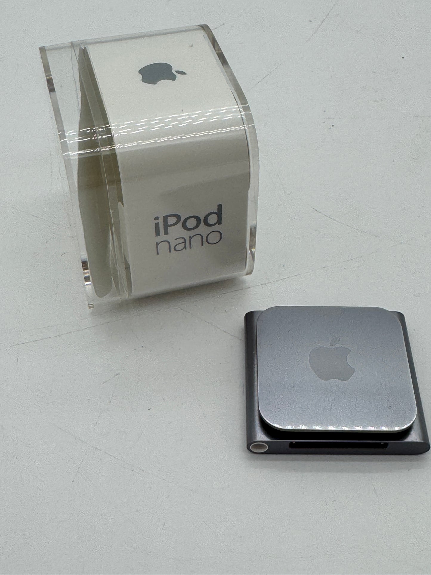 Apple iPod Nano 6th Gen A1366 (2010) - 8GB - Space Gray