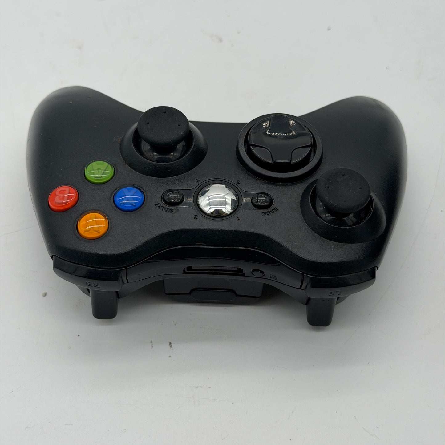 Microsoft Xbox 360 S 200GB Console - Black (1439) with power & original controller