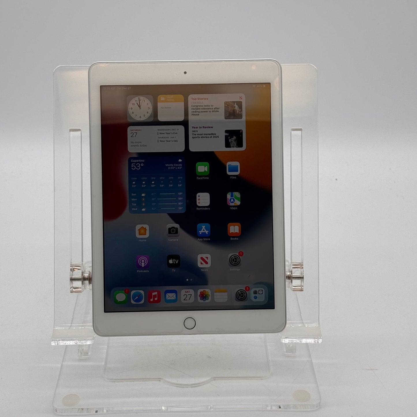 Apple iPad (5th Gen) A1822 - 32GB - 9.7" - WiFi - White