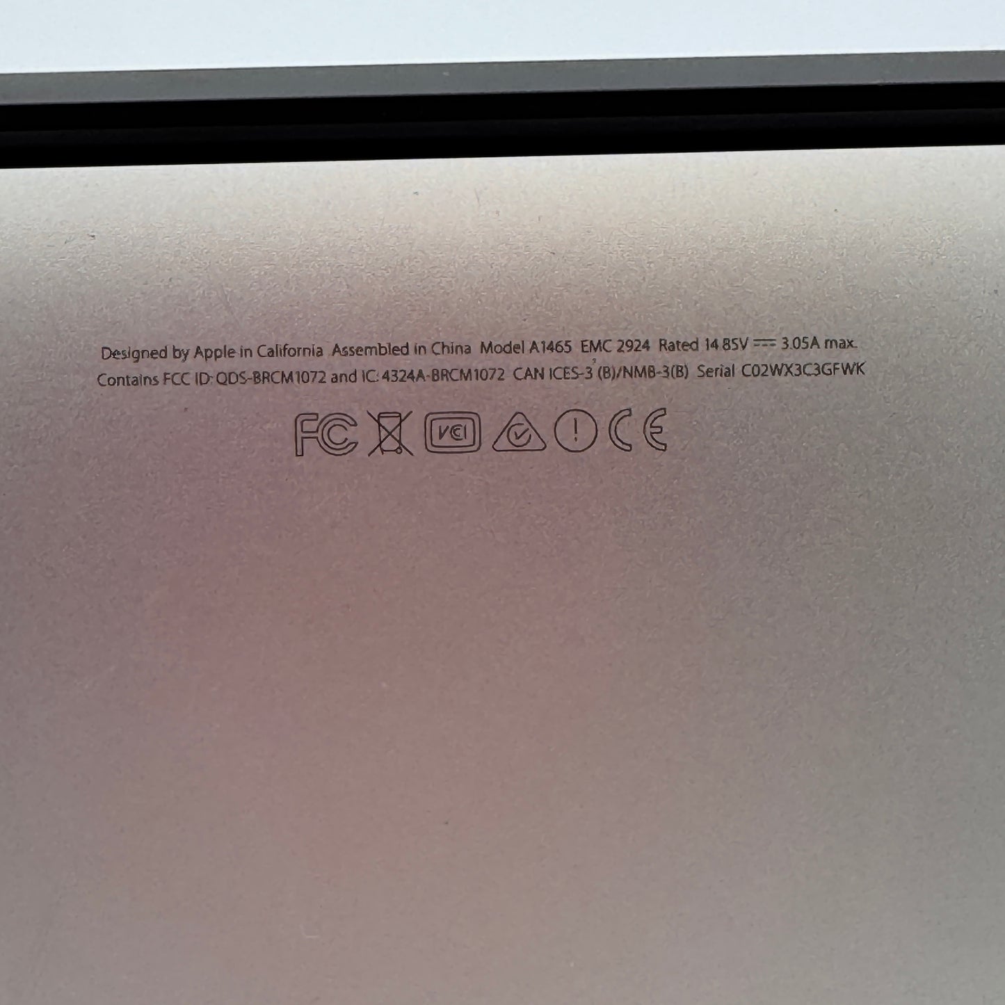 Apple MacBook Air 11-inch A1465 2015 Core i3 4GB RAM 128GB Silver Broken