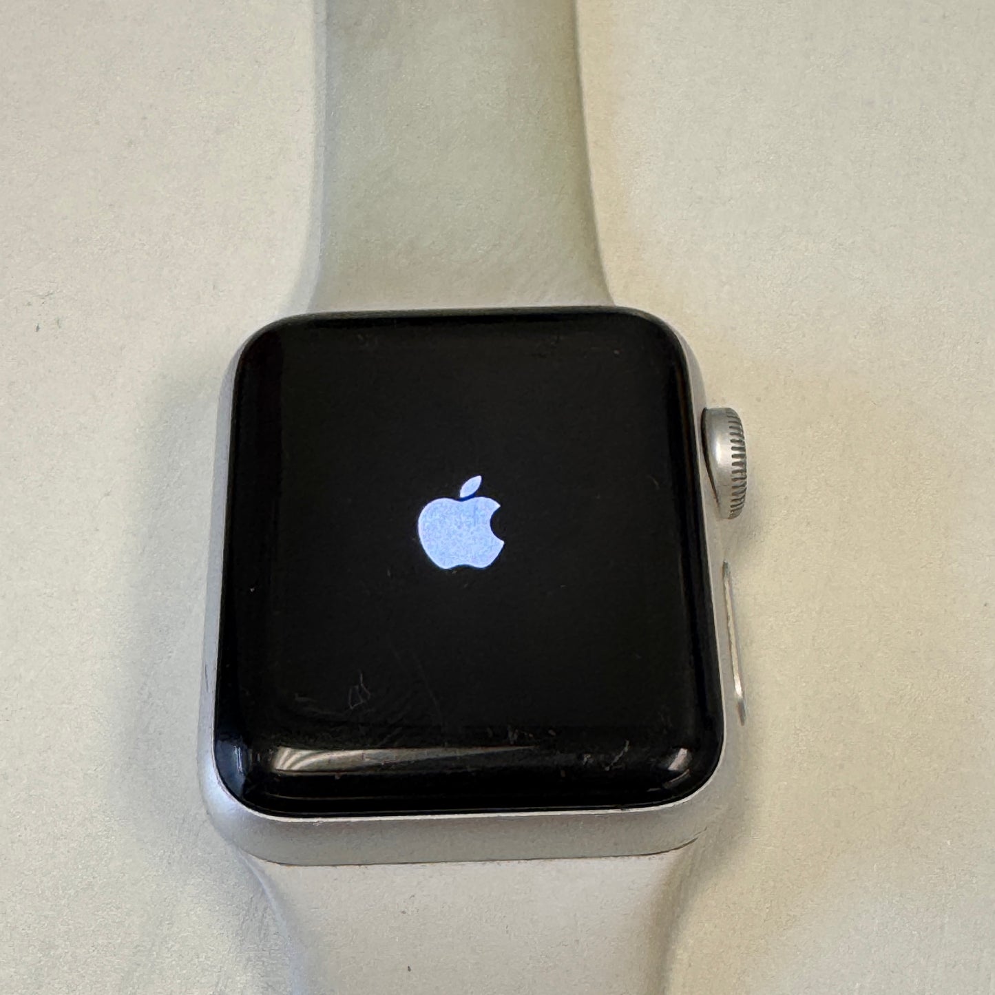 Apple Watch Series 3 38mm Silver Aluminum (GPS ONLY)