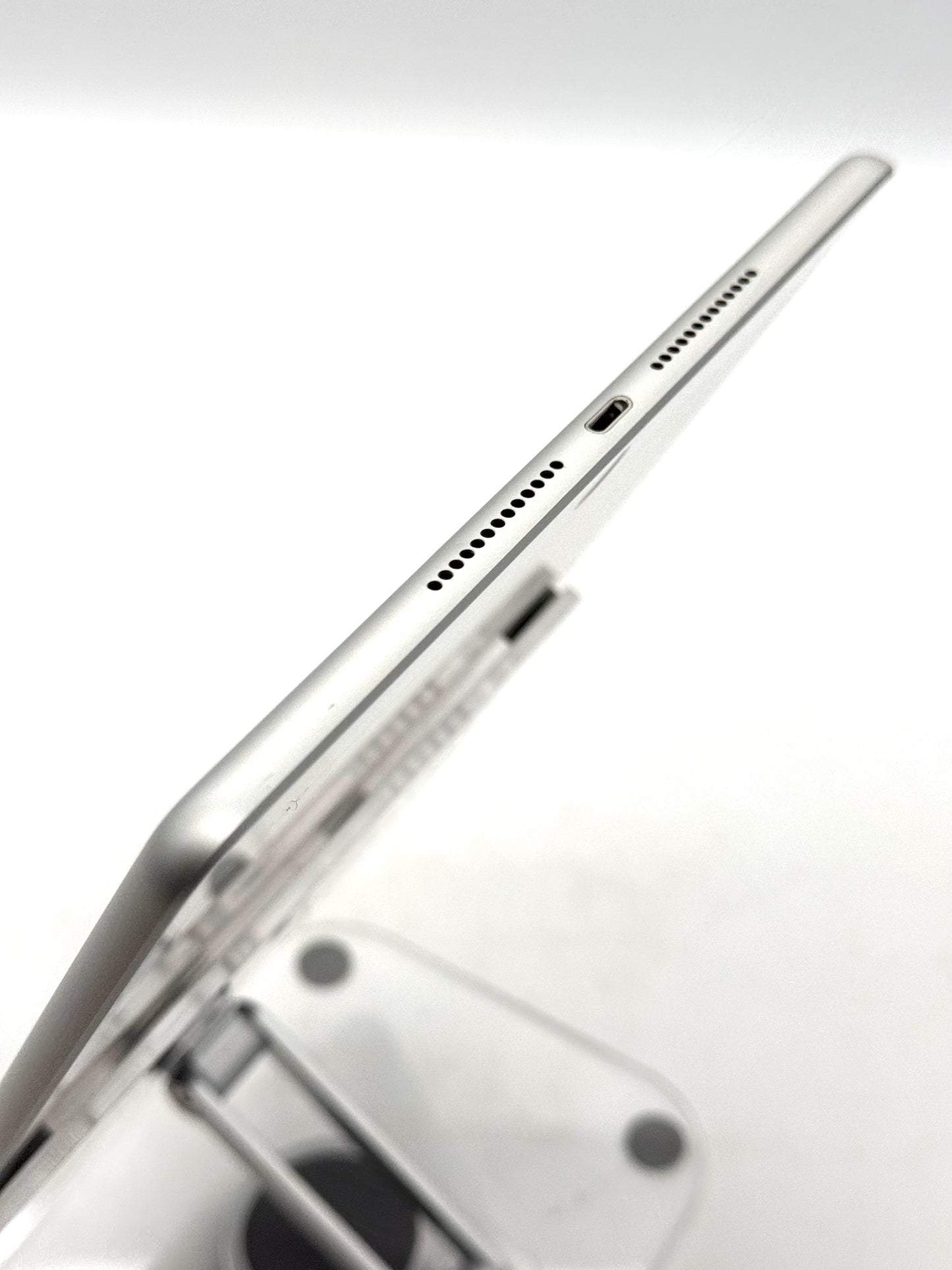 Apple iPad 7th Gen A2197 128GB Wi-Fi