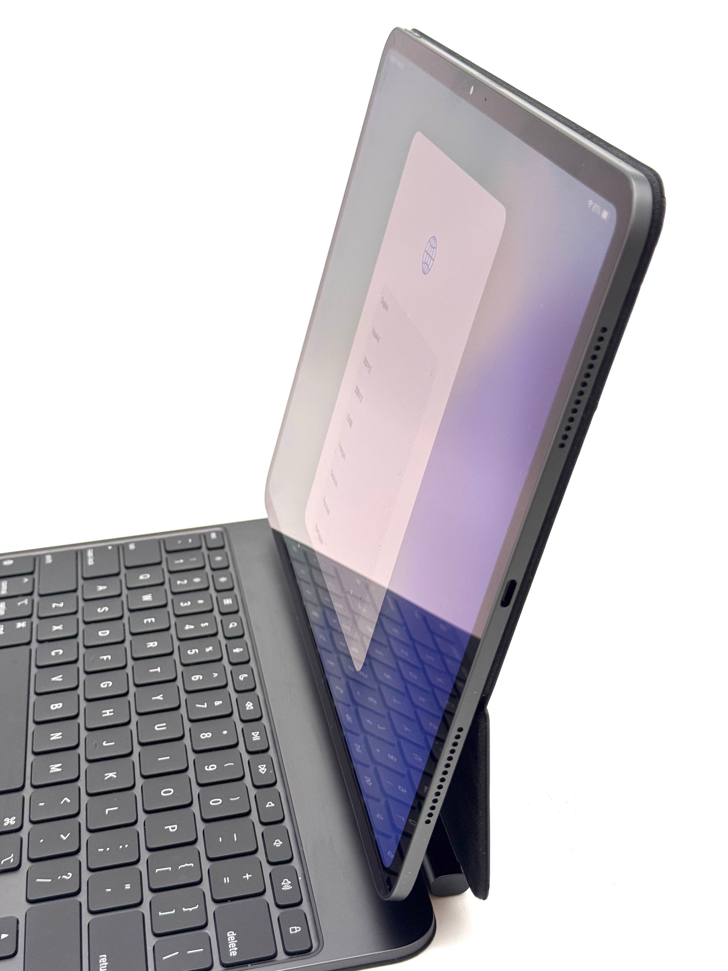 Apple iPad Pro 13" M5 2TB Wi-Fi w/ Magic Keyboard 100% Battery Health – Mint