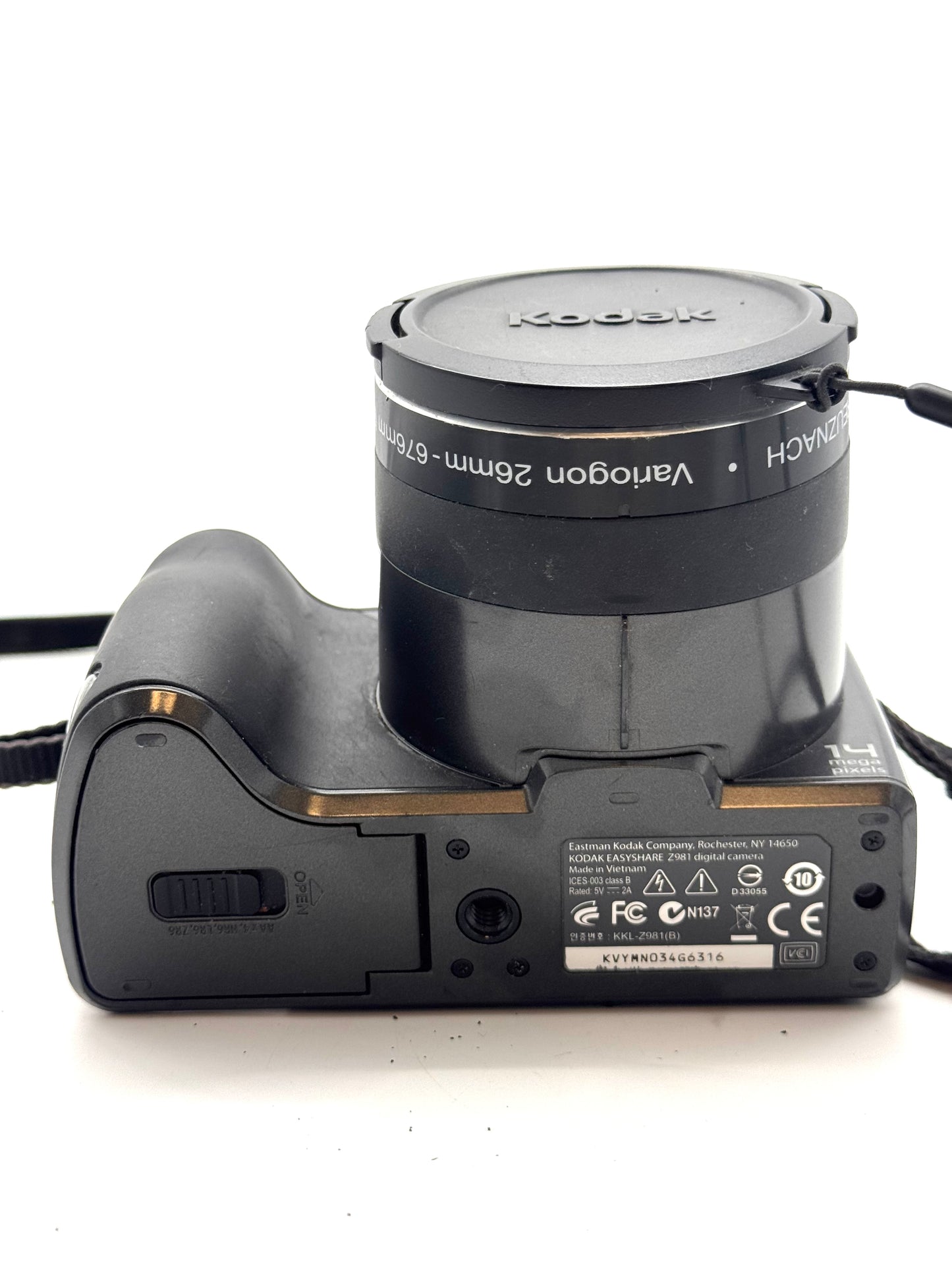 Kodak PixPro AZ-series AF 26X Vintage Camera Black ** BROKEN **