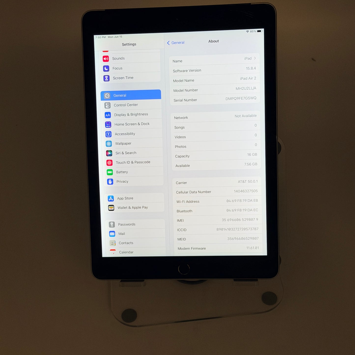 Apple iPad Air 2nd Gen A1567 16GB Wi-Fi Only Space Gray Used - B