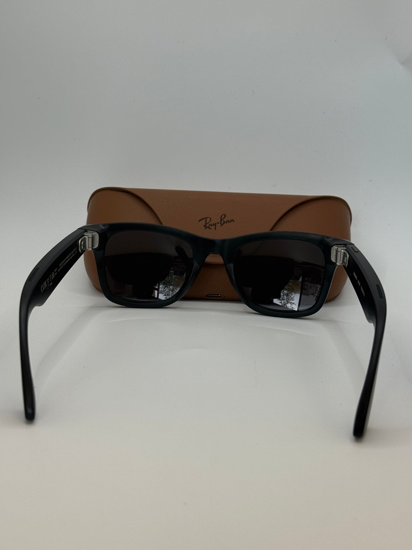 Ray-Ban Meta Wayfarer Glasses Gen 1 Matte Black Frame Graphite Lens Very Good