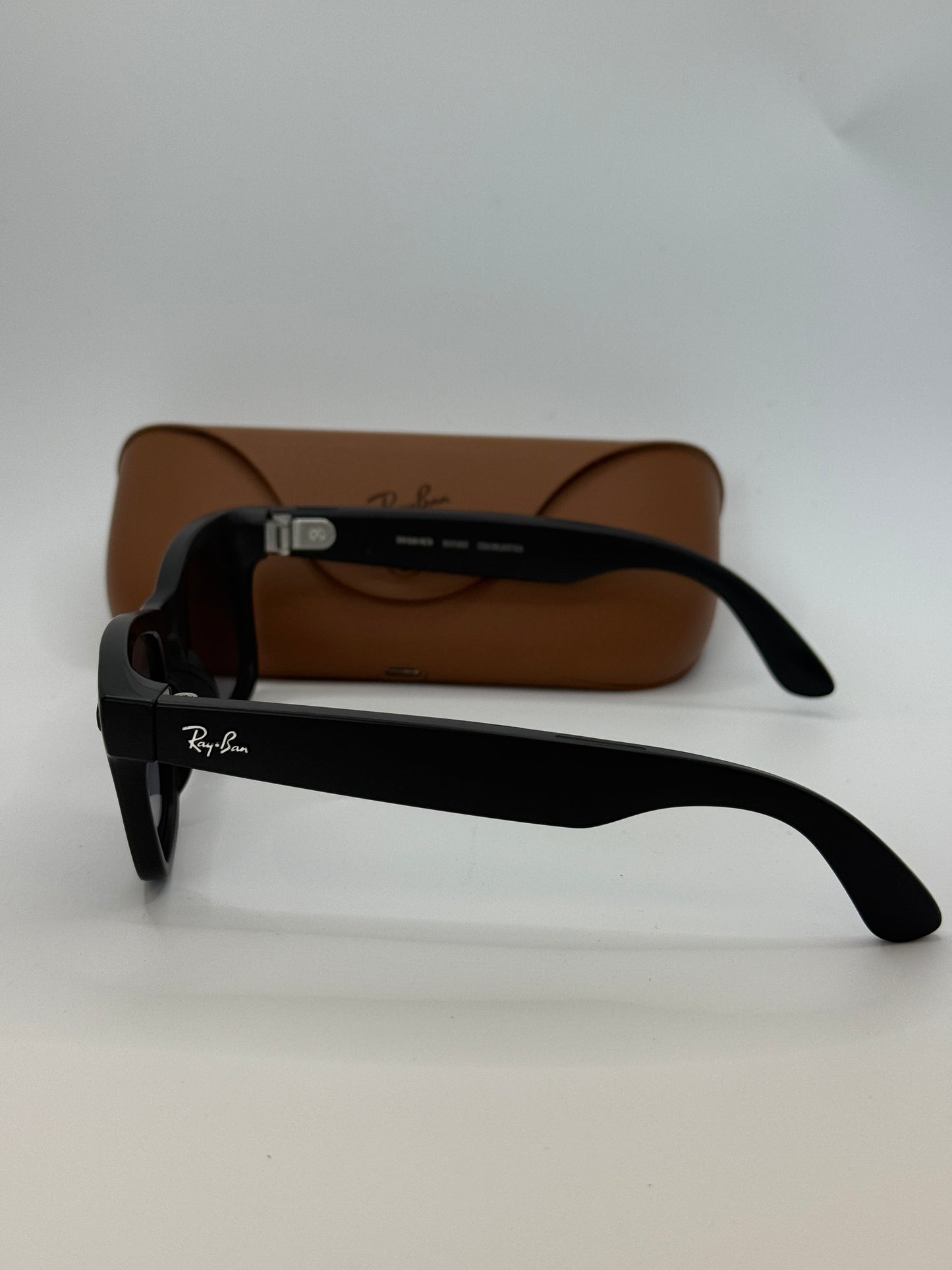 Ray-Ban Meta Wayfarer Glasses Gen 1 Matte Black Frame Graphite Lens Very Good
