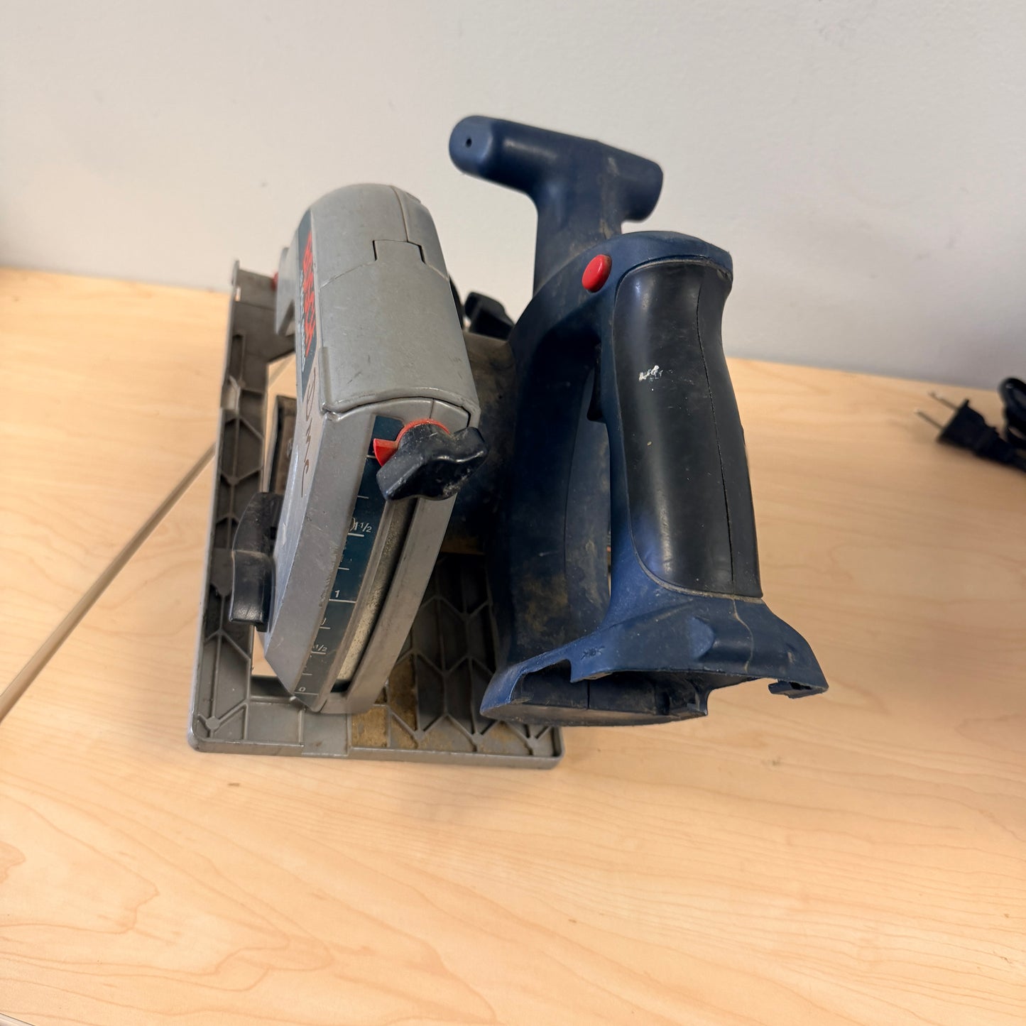 Bosch CCS180 18V Cordless 6-1/2 Circular Saw Lithium-Ion Bare Tool Only TESTED