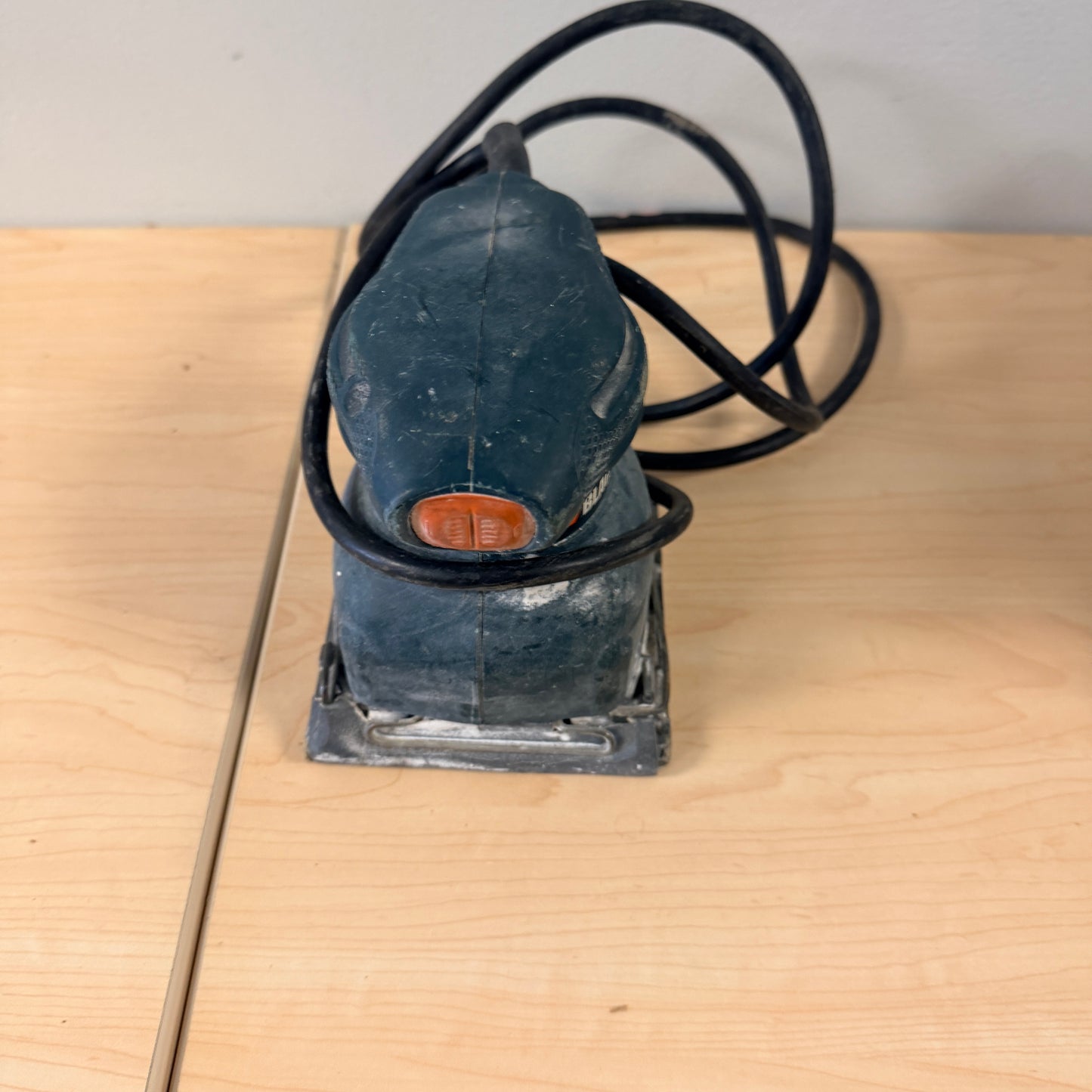 Black & Decker 1/4 Sheet Palm Finishing Sander Corded Electric 120V - Tested