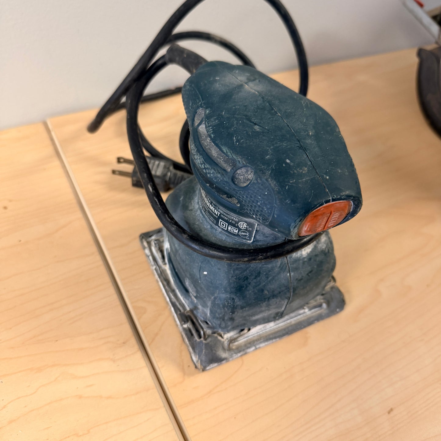 Black & Decker 1/4 Sheet Palm Finishing Sander Corded Electric 120V - Tested