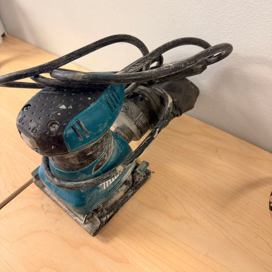 Makita 1/4 Sheet Palm Finishing Sander Electric Hand Sander w/ Dust Bag