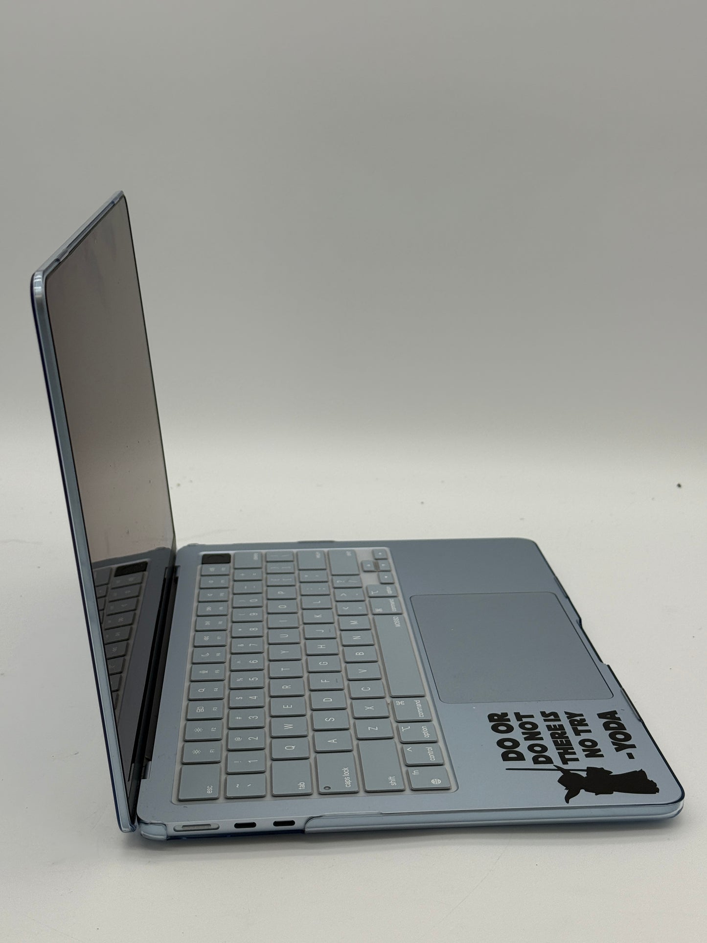 Apple MacBook Air 13" M4 chip 16GB RAM 256GB SSD Sky Blue MC6T4LL/A 2025 Model