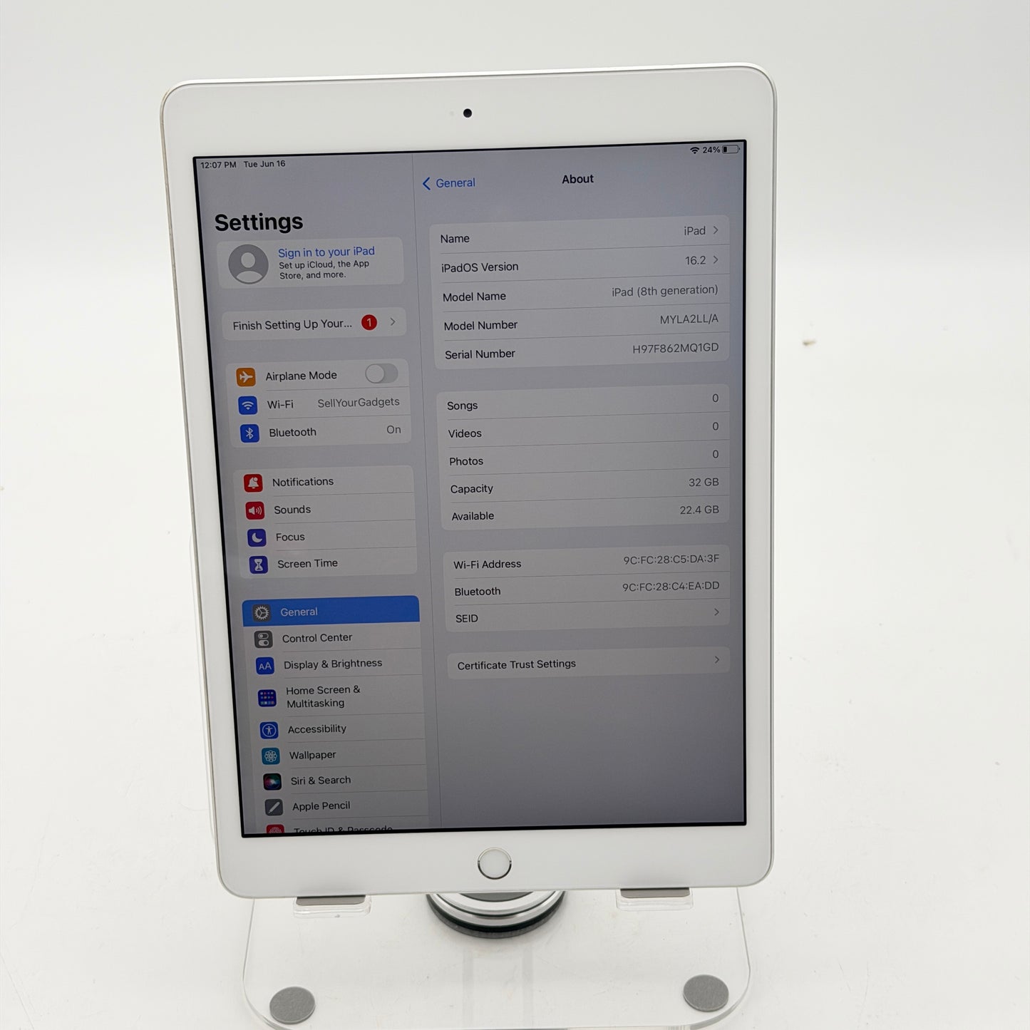 Apple iPad 8th Gen 32GB Wi-Fi 10.2" Space Gray Tablet A2270 MYL92LL/A - Grade A