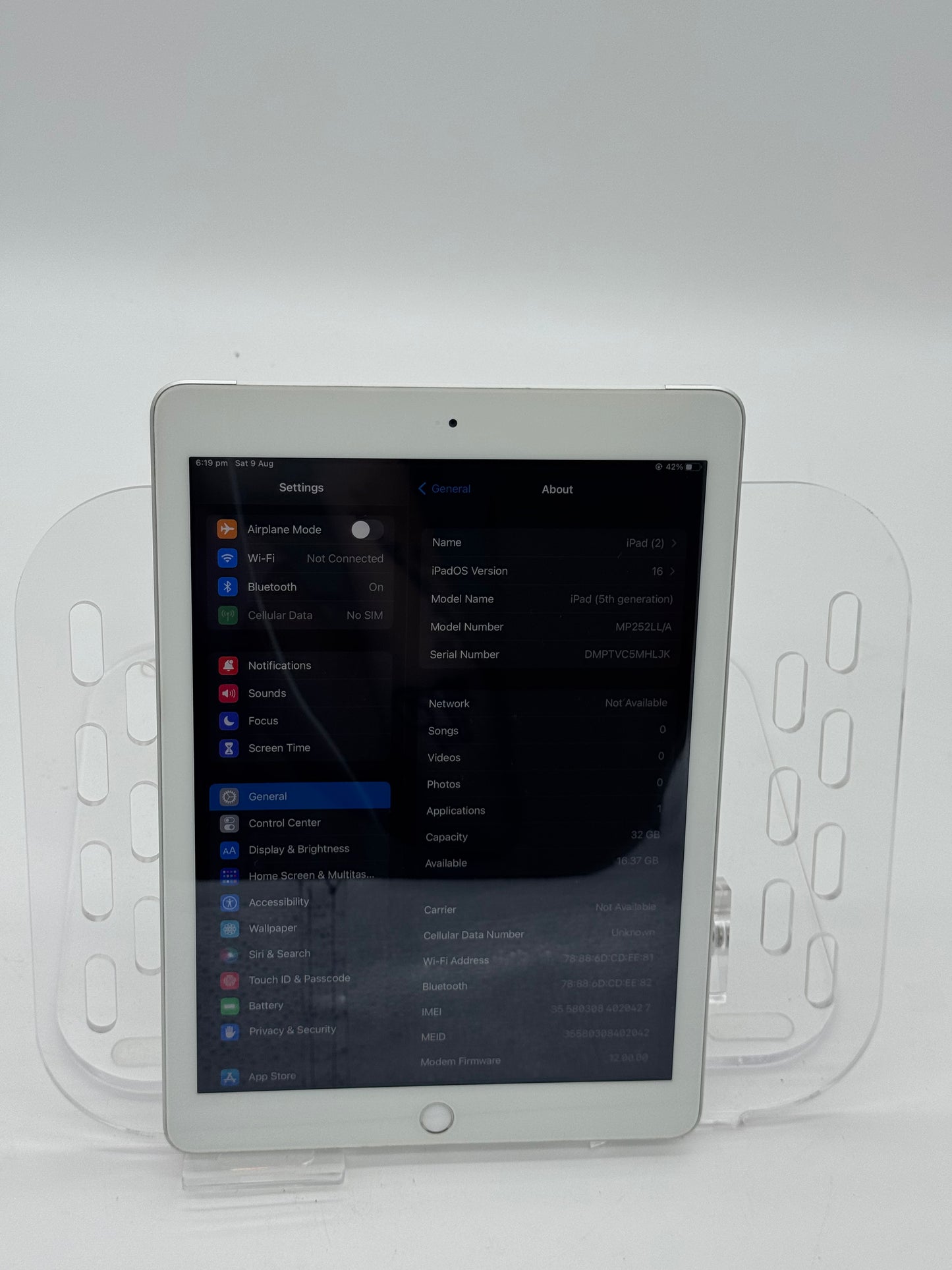 Apple iPad (5th Gen) A1823 32GB Gray WIFI ONLY