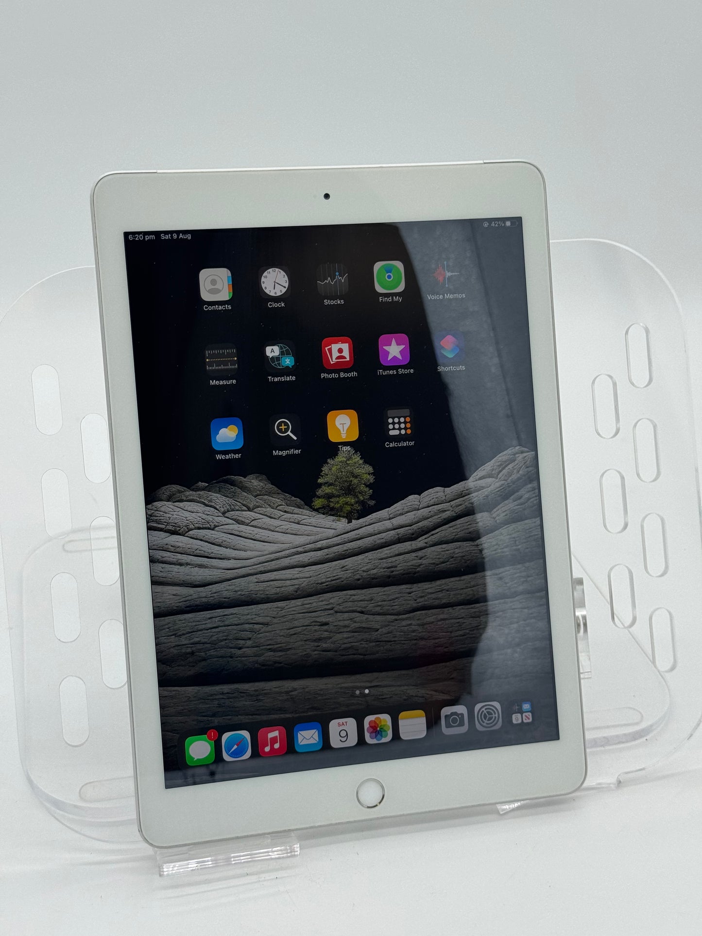 Apple iPad (5th Gen) A1823 32GB Gray WIFI ONLY