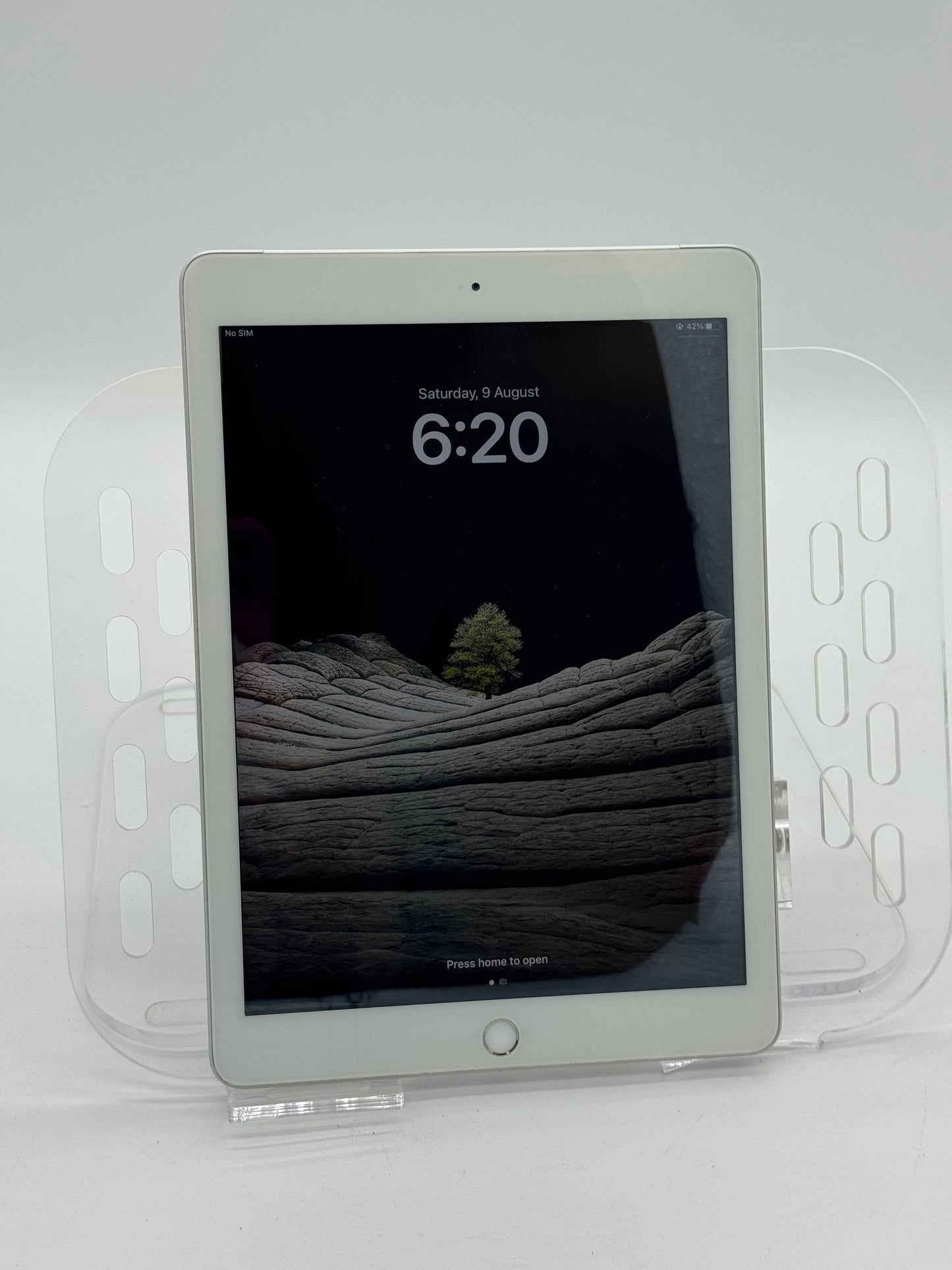 Apple iPad (5th Gen) A1823 32GB Gray WIFI ONLY
