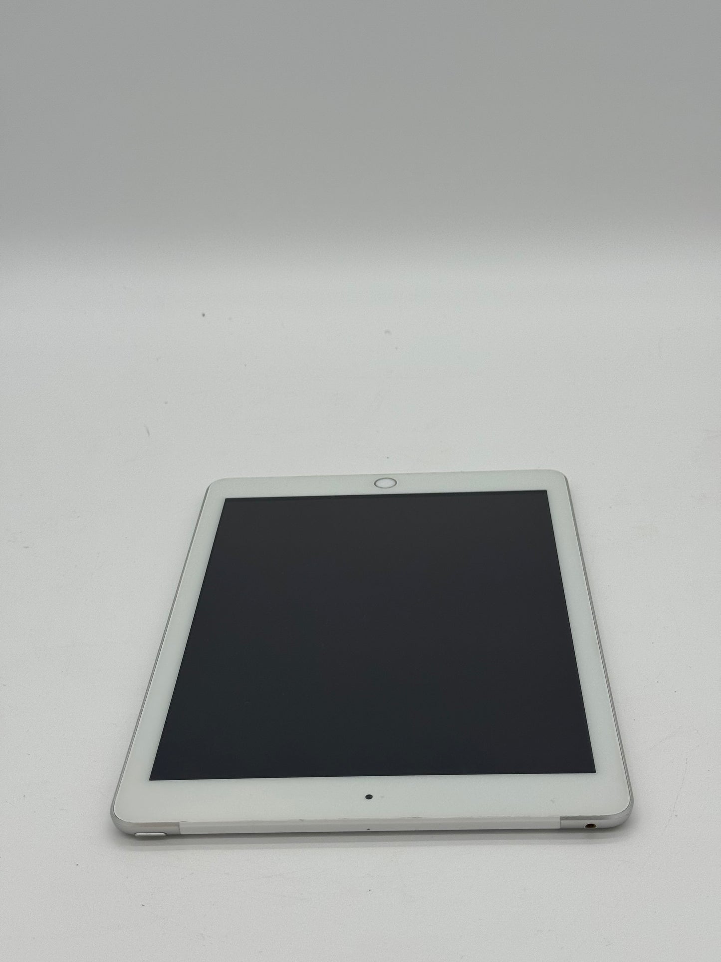 Apple iPad (5th Gen) A1823 32GB Gray WIFI ONLY