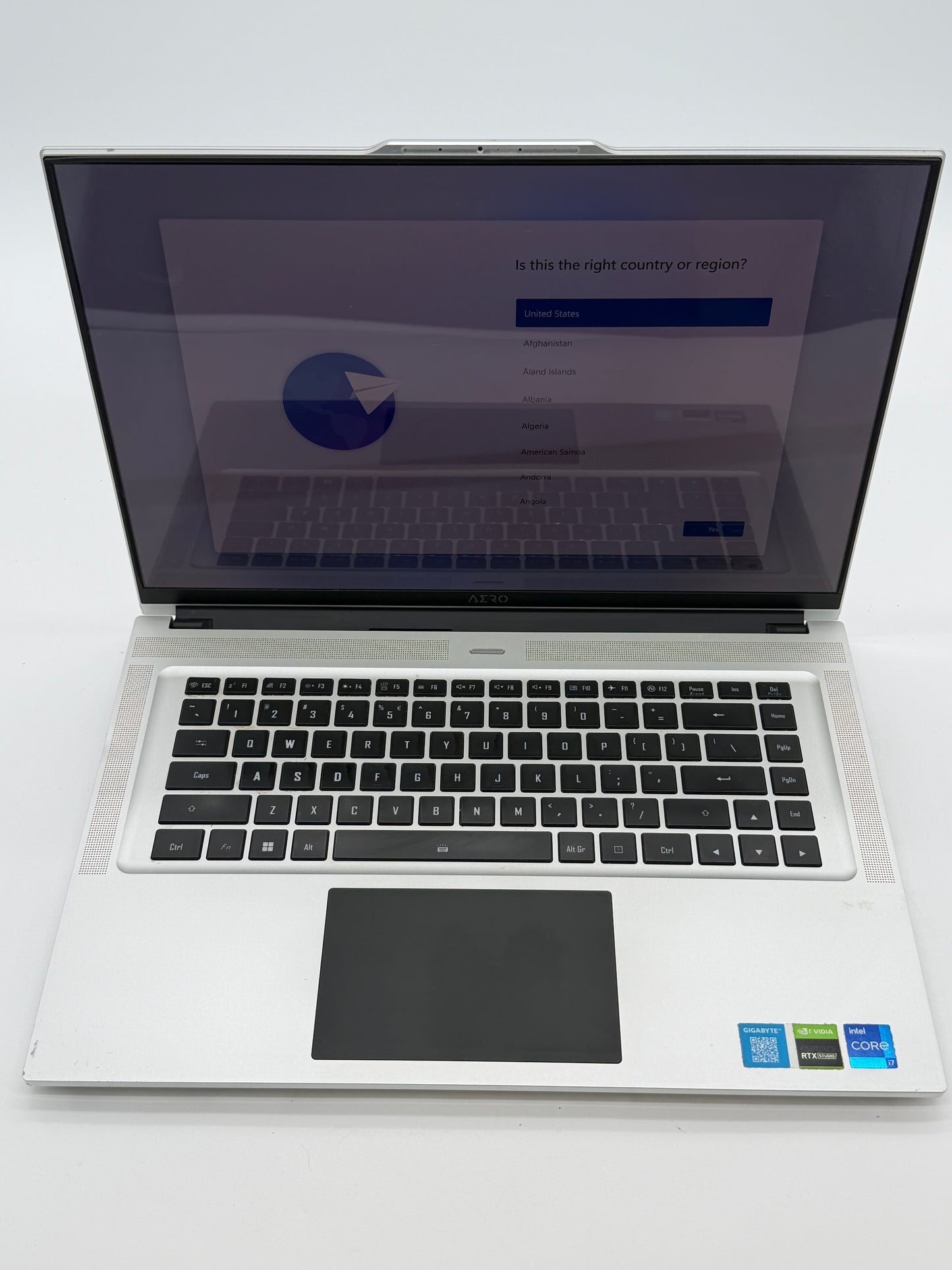 Gigabyte Aero 16 XE5 OLED Laptop i7-12700H 16GB 1TB RTX 3070Ti Gray