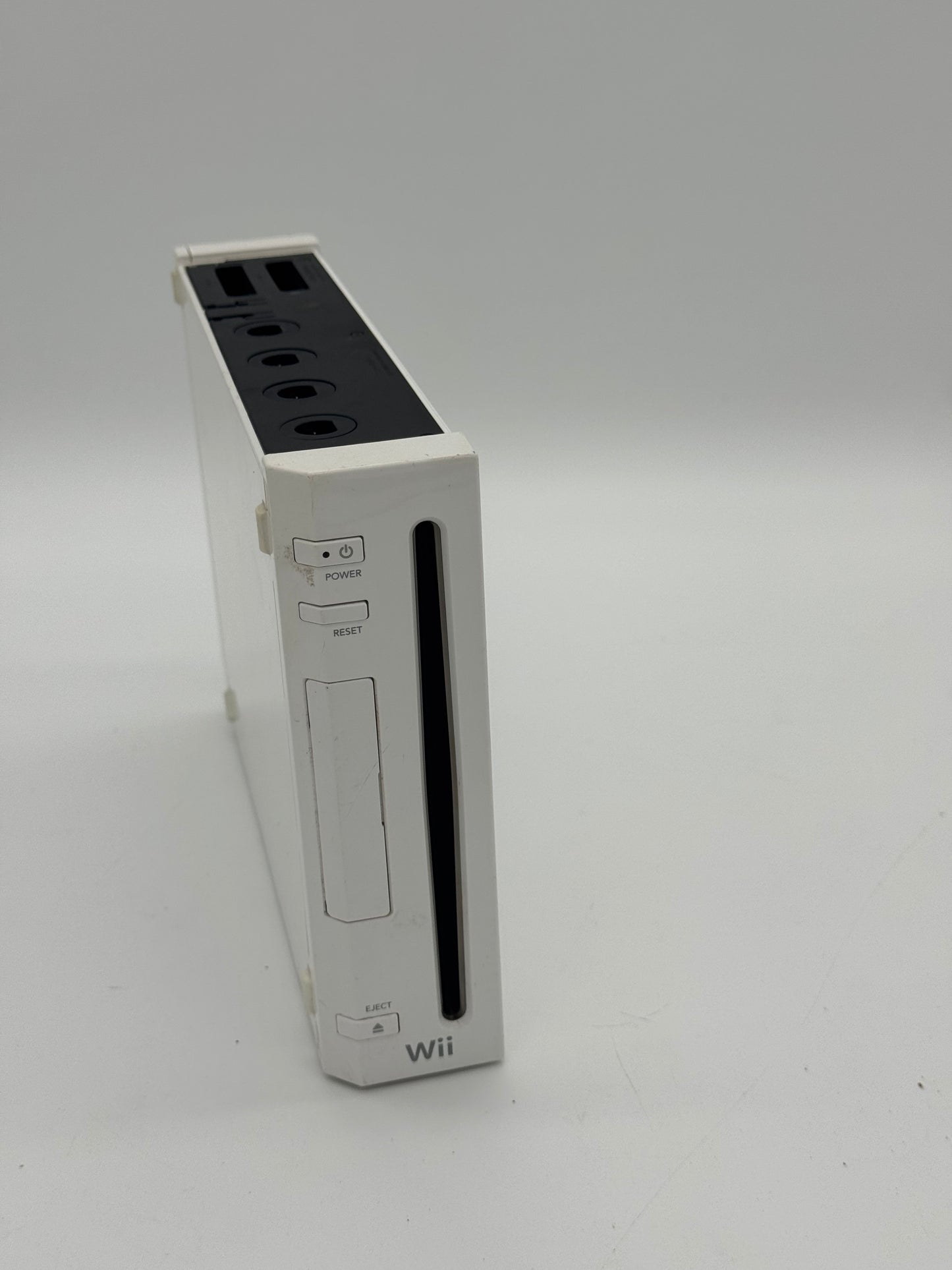 Used Nintendo Wii (RVL-001) 2006 - Complete with Controllers - Fair Condition - White