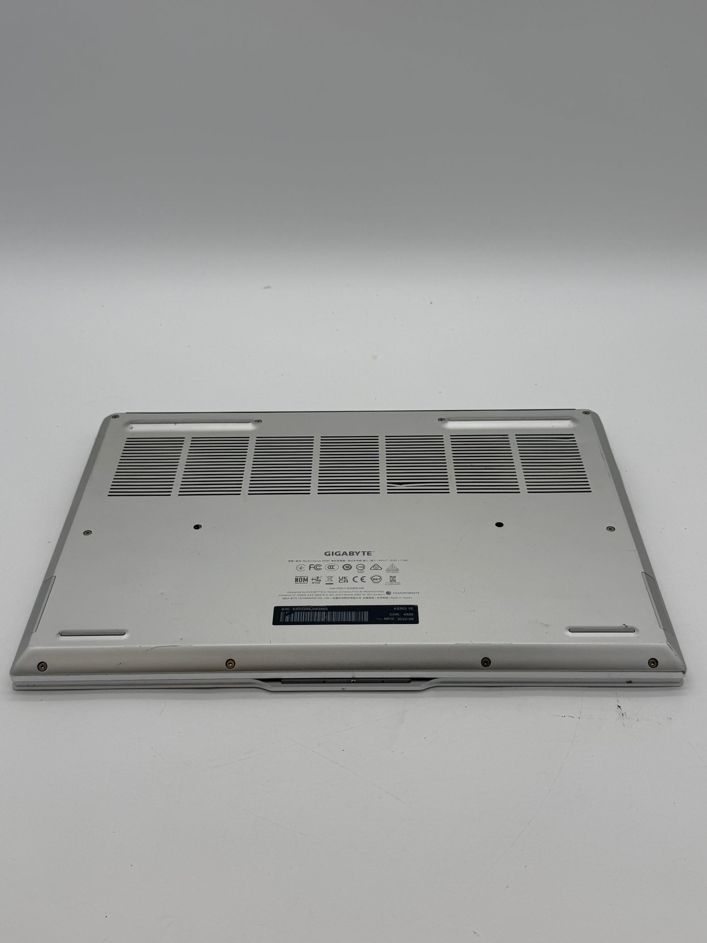 Gigabyte Aero 16 XE5 OLED Laptop i7-12700H 16GB 1TB RTX 3070Ti Gray