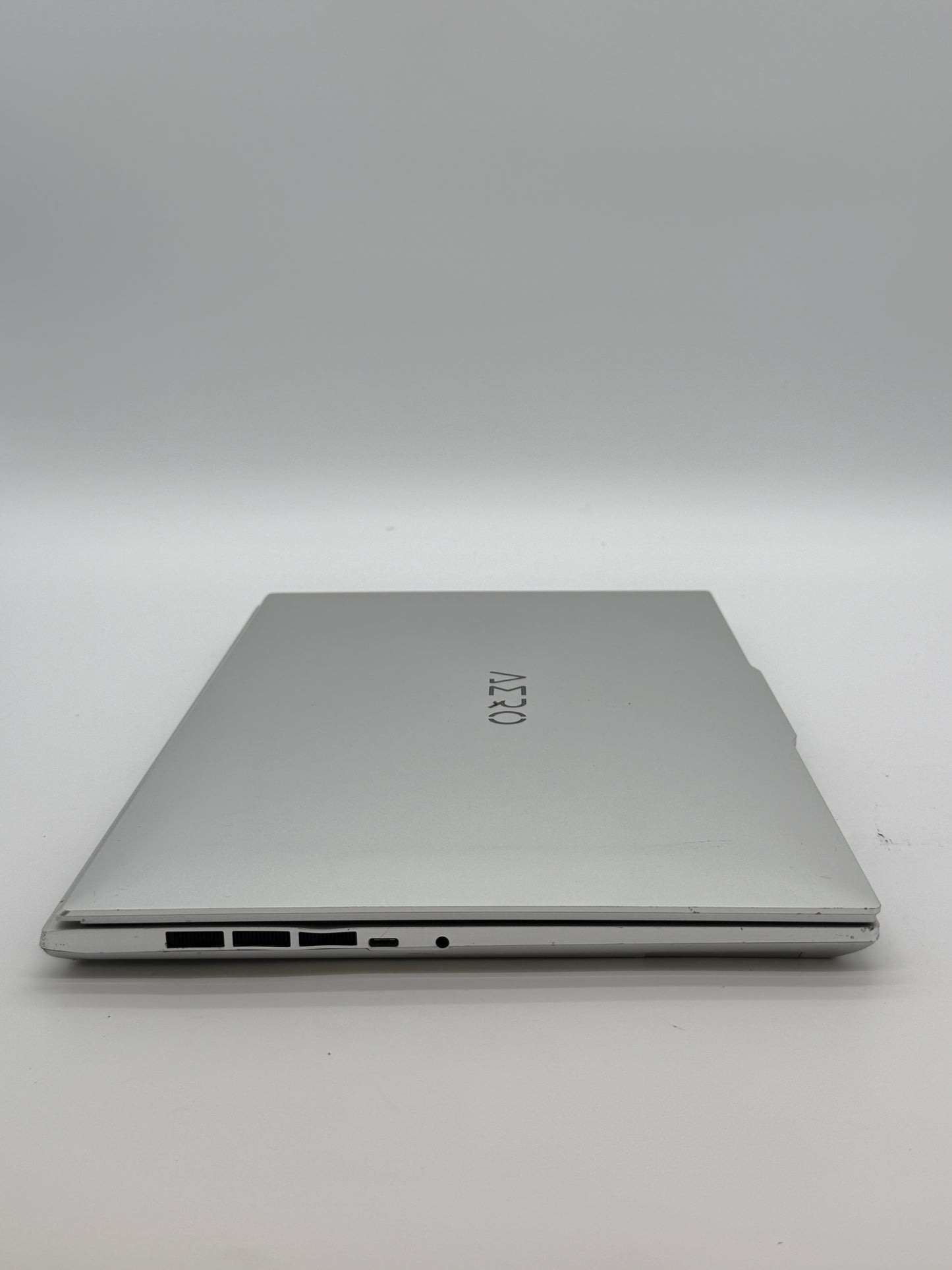 Gigabyte Aero 16 XE5 OLED Laptop i7-12700H 16GB 1TB RTX 3070Ti Gray