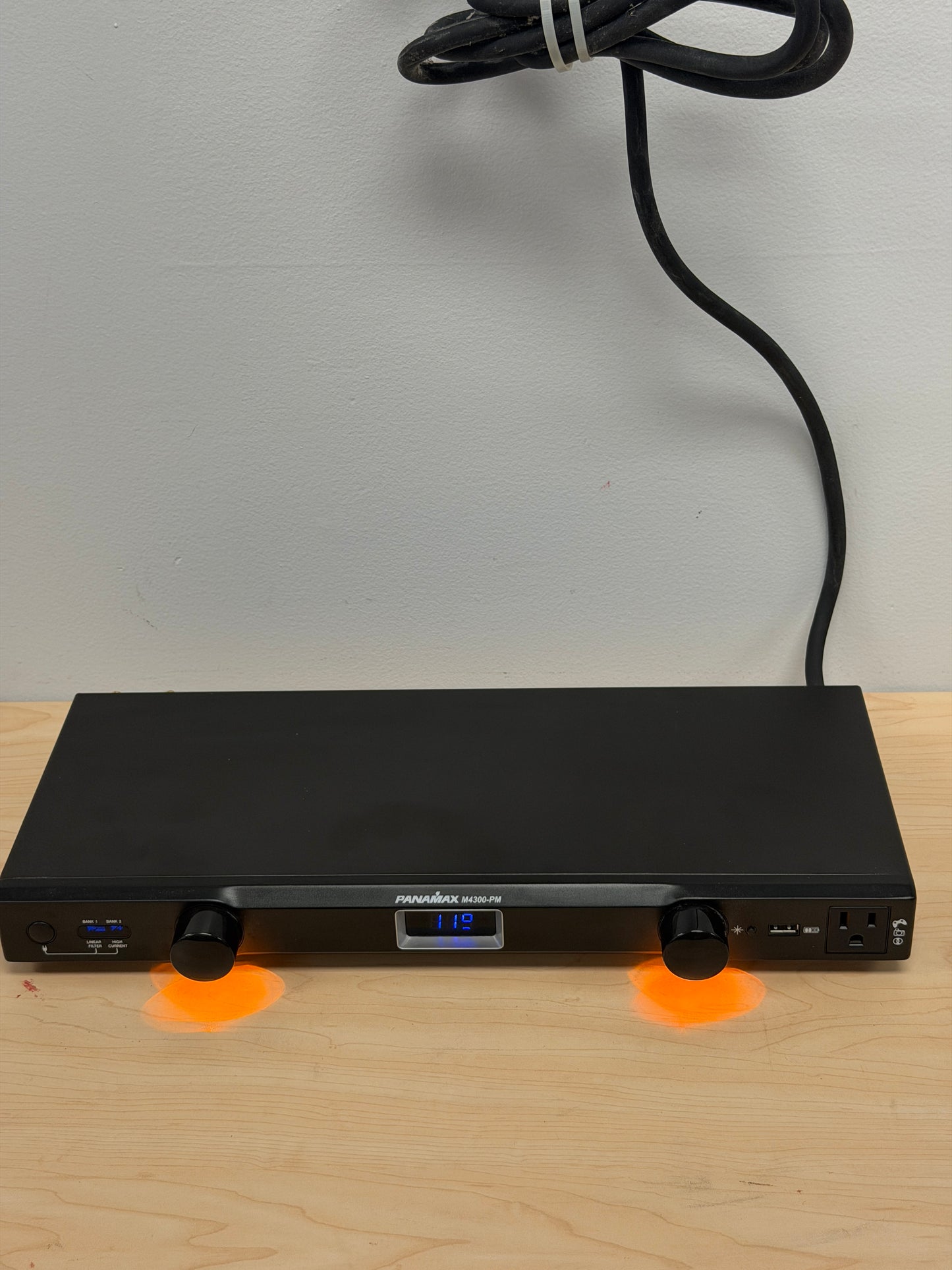 Panamax M4300-PM Home Theater Power Line Conditioner and Surge Protector Black