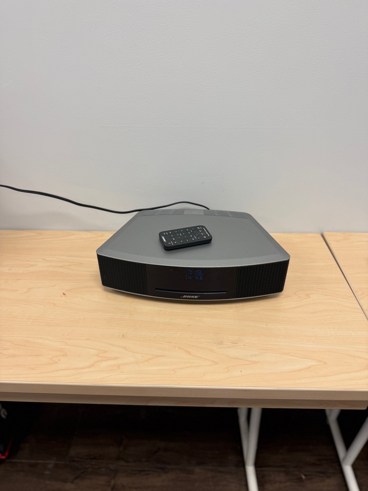 BOSE WAVE MUSIC SYSTEM IV / W/ REMOTE. !! AM FM RADIO WORKS PERFECTLY