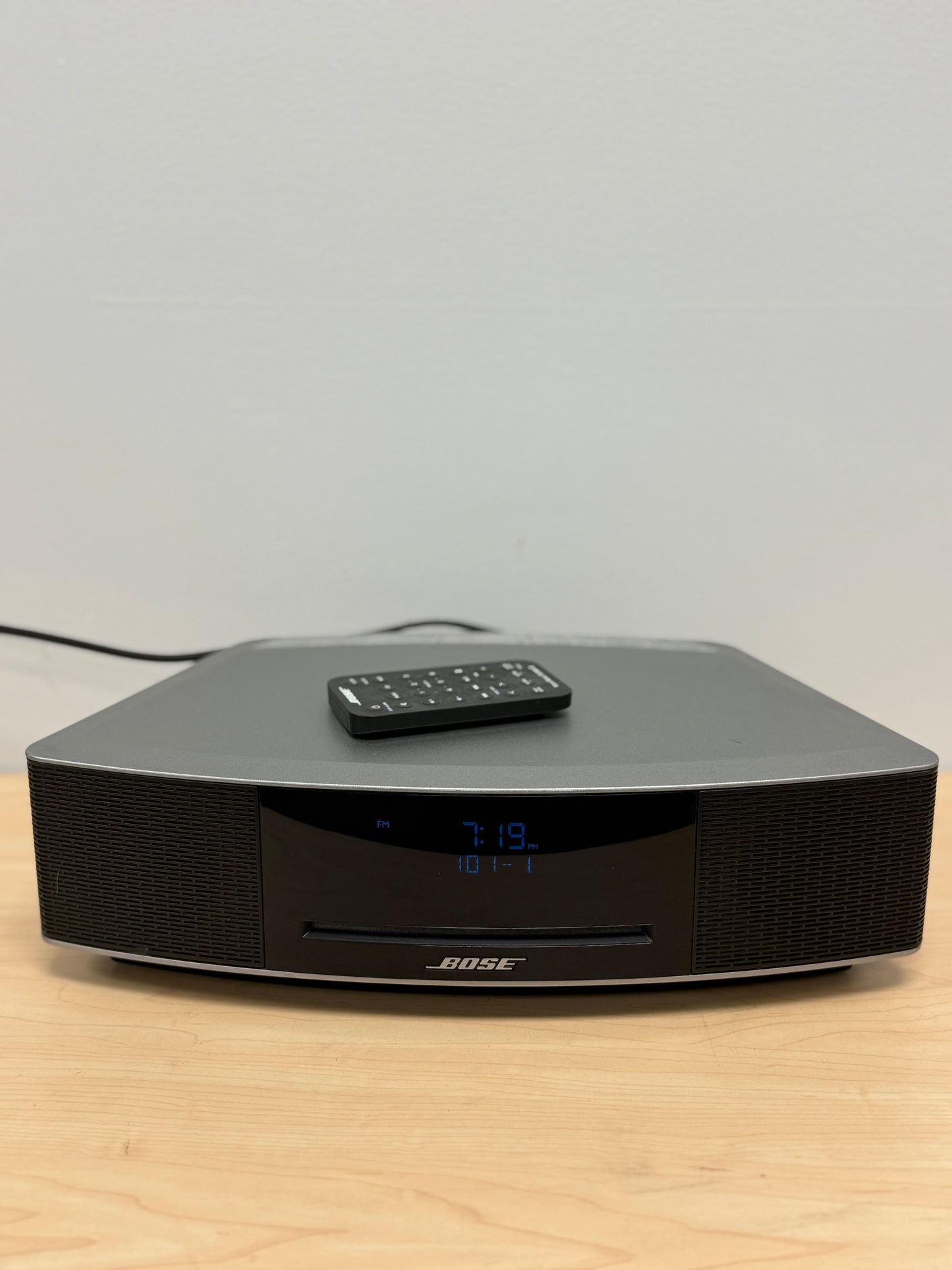 BOSE WAVE MUSIC SYSTEM IV / W/ REMOTE. !! AM FM RADIO WORKS PERFECTLY