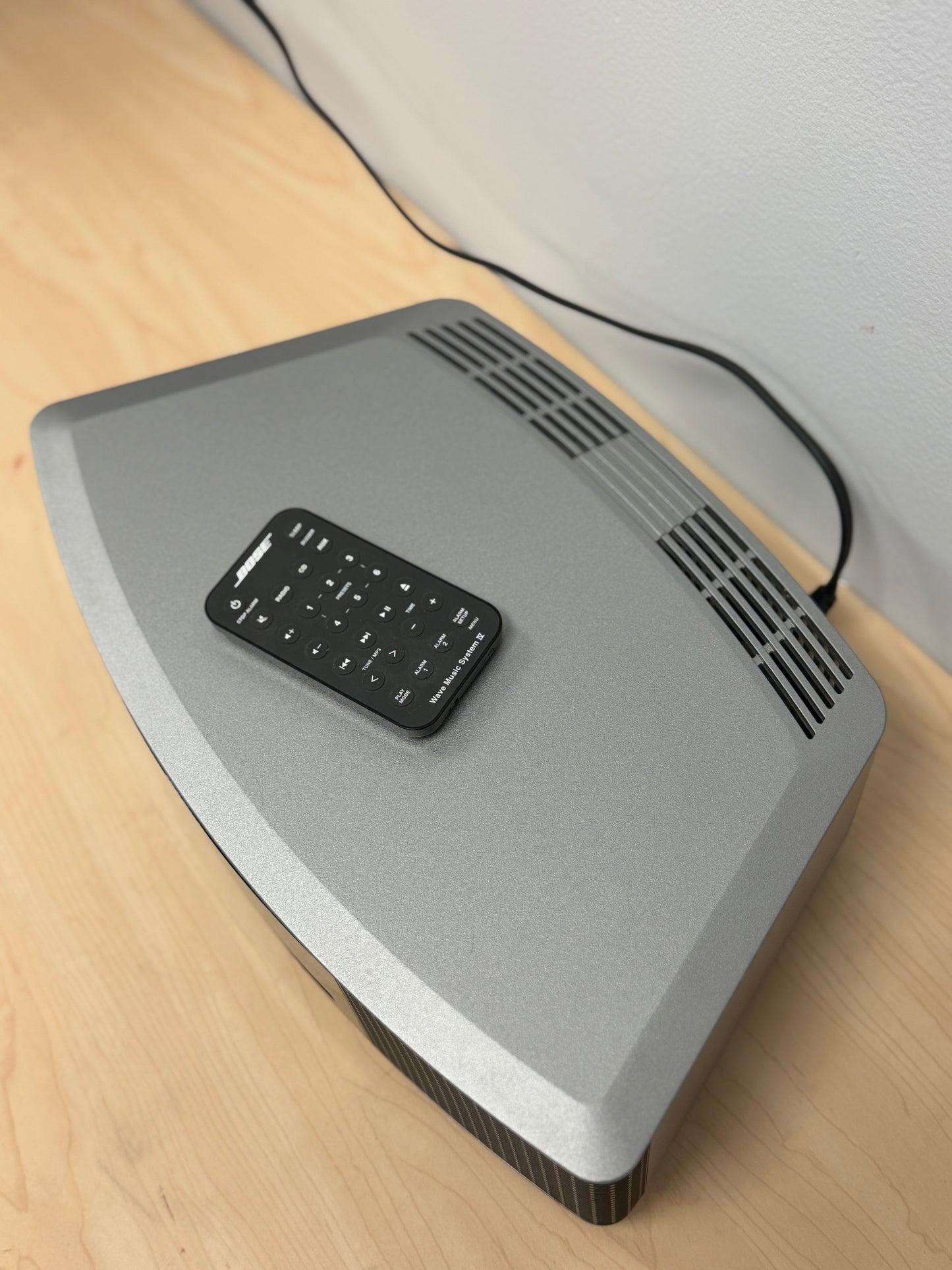 BOSE WAVE MUSIC SYSTEM IV / W/ REMOTE. !! AM FM RADIO WORKS PERFECTLY