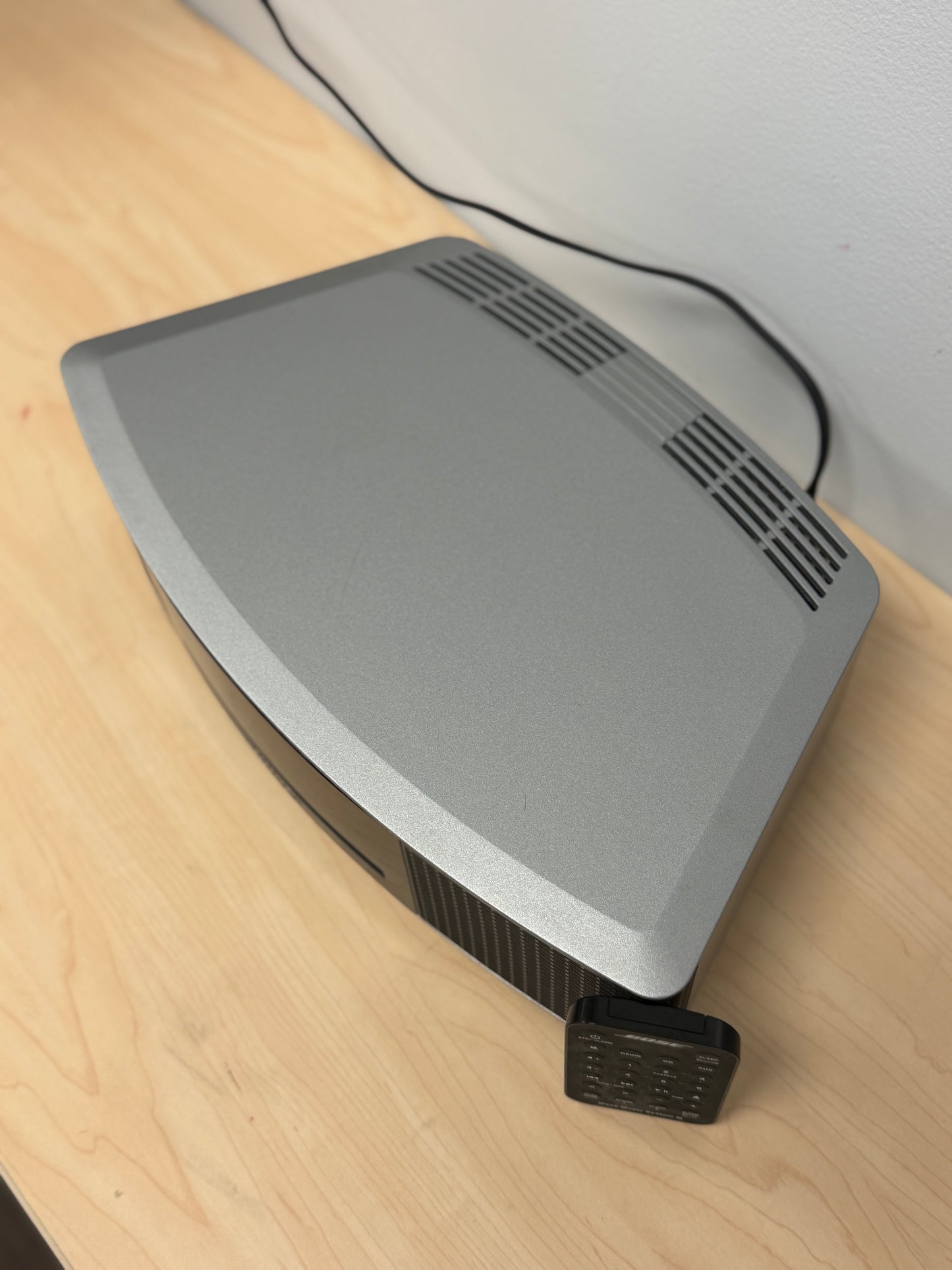 BOSE WAVE MUSIC SYSTEM IV / W/ REMOTE. !! AM FM RADIO WORKS PERFECTLY