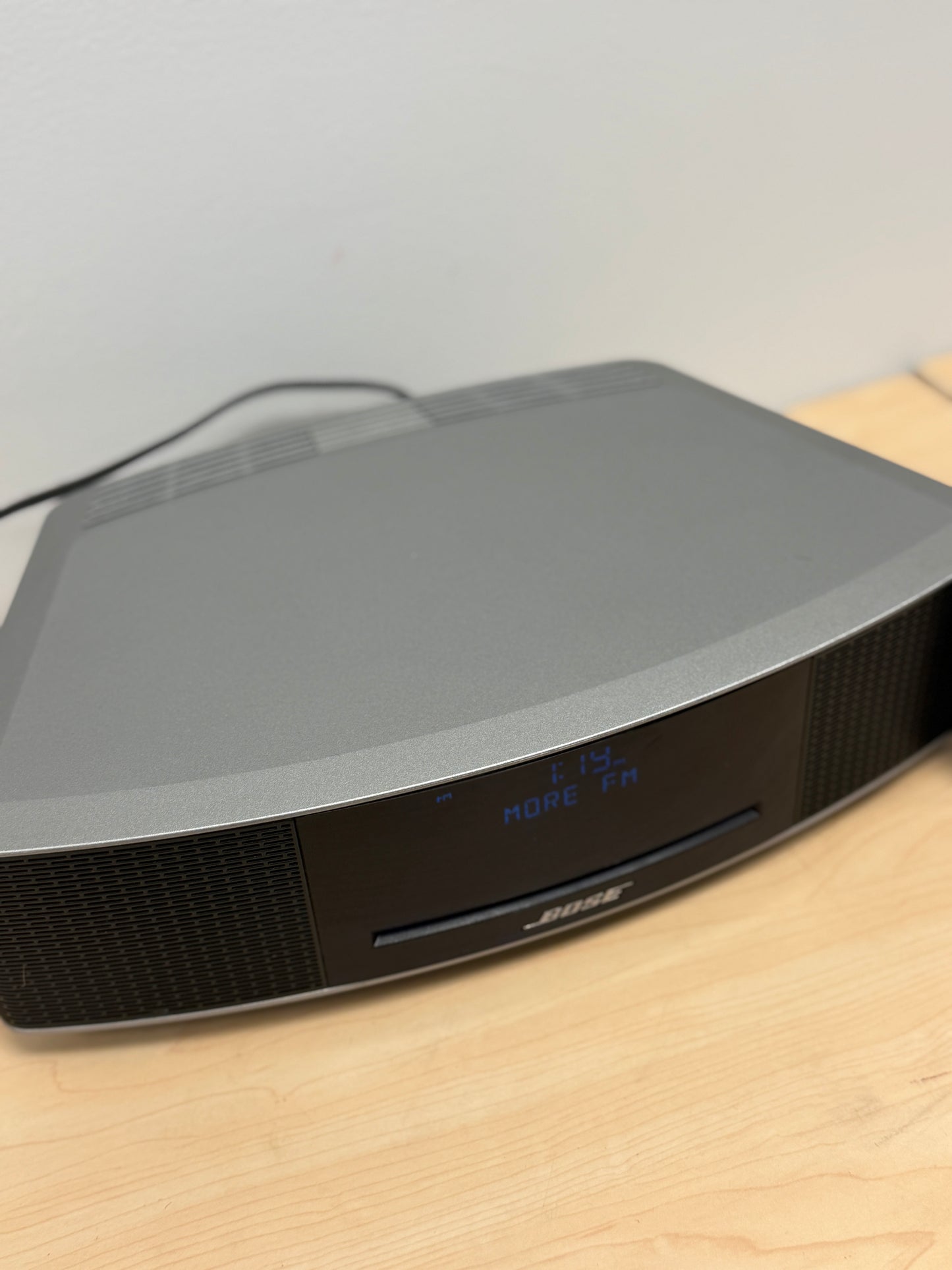 BOSE WAVE MUSIC SYSTEM IV / W/ REMOTE. !! AM FM RADIO WORKS PERFECTLY