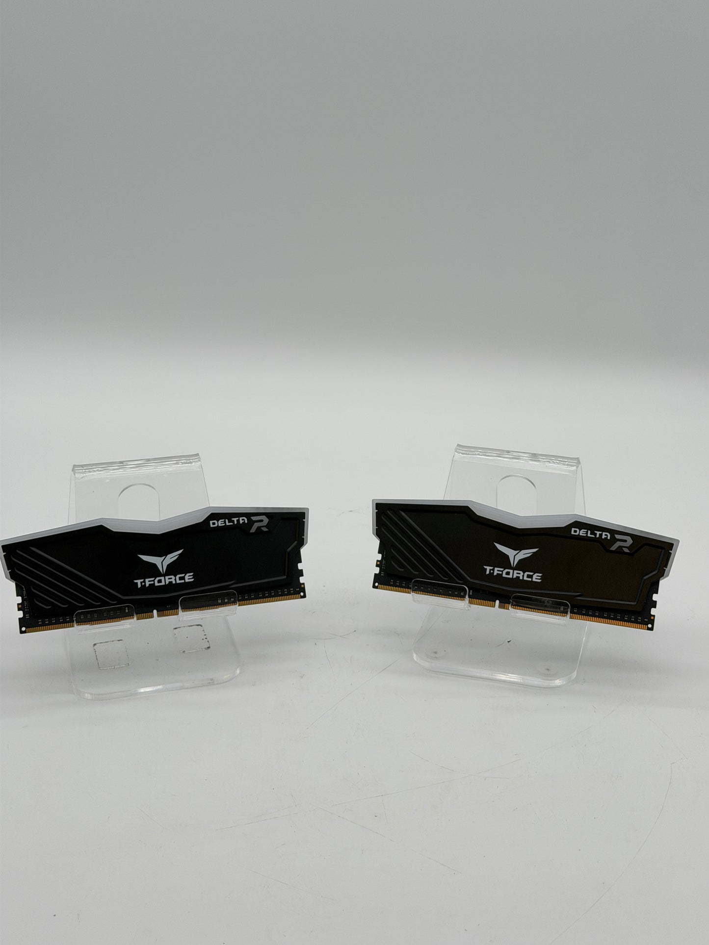 T-Force Delta RGB DDR4 Desktop Memory Module 16GB (2x8GB) 3600MHz CL16 - Used