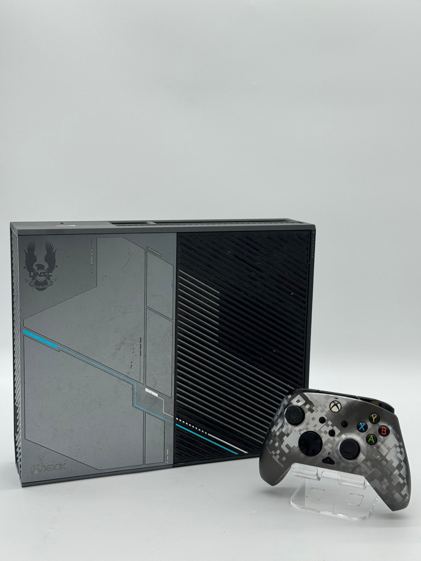 Used Microsoft Xbox One Halo 5 Edition Model 1540 - 500GB Gray Console