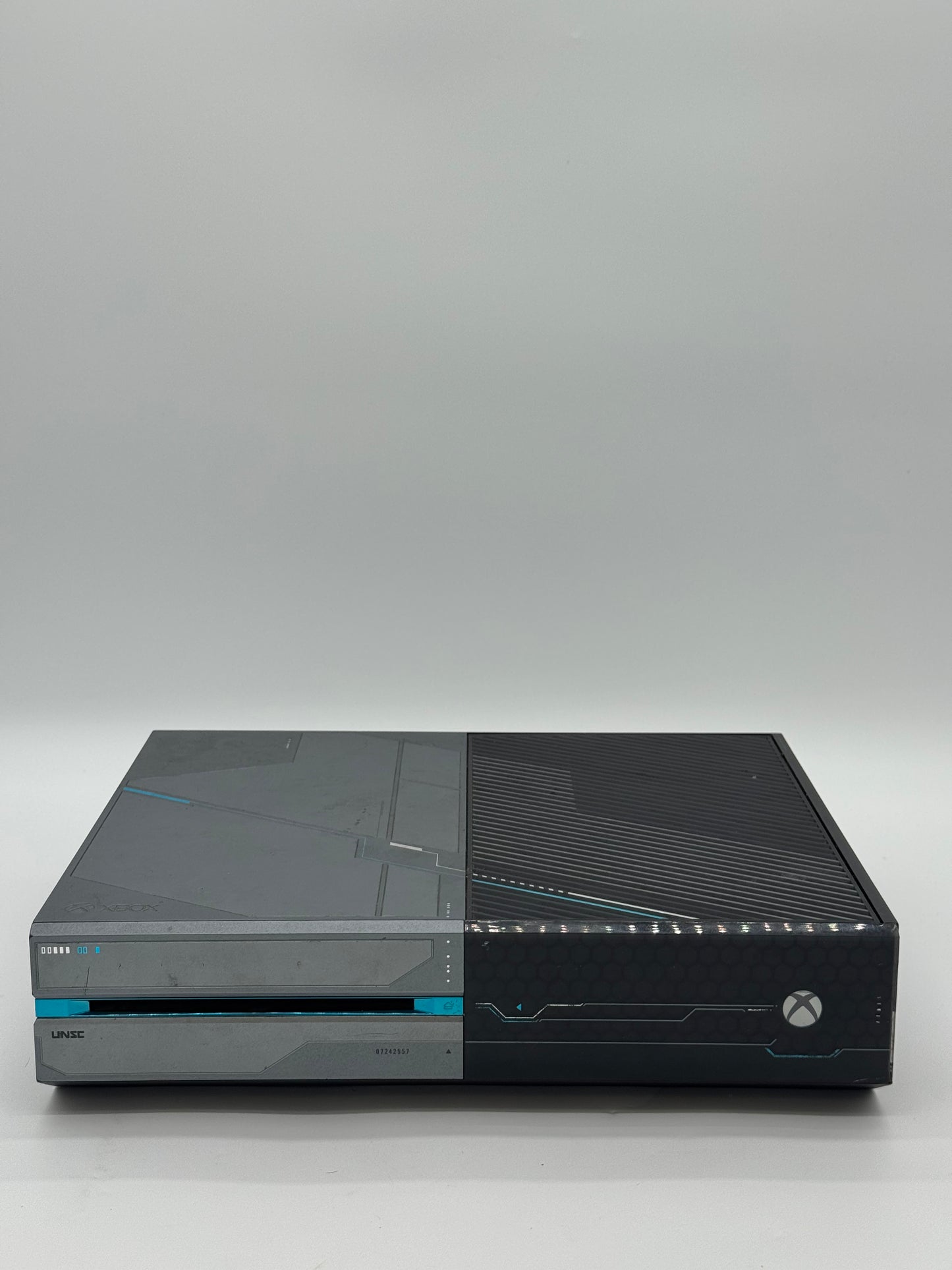 Used Microsoft Xbox One Halo 5 Edition Model 1540 - 500GB Gray Console