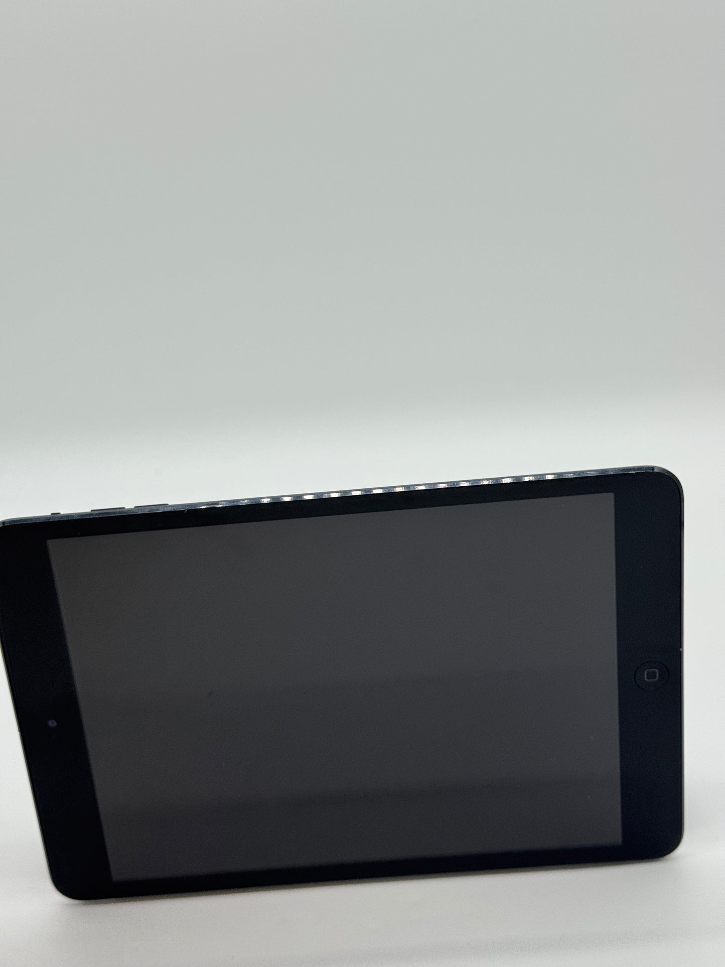 Broken Apple iPad Mini (1st Gen) A1432 (2012) - Blue - 16GB - Unlocked BROKEN - WONT TURN ON!