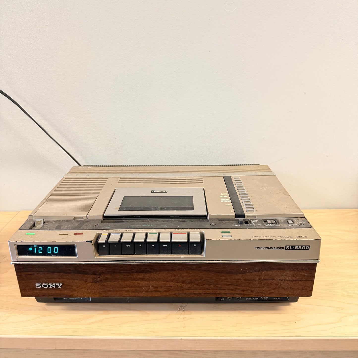 Sony SL-5800 Betamax VCR Time Commander - Powers On - FOR PARTS / REPAIR
