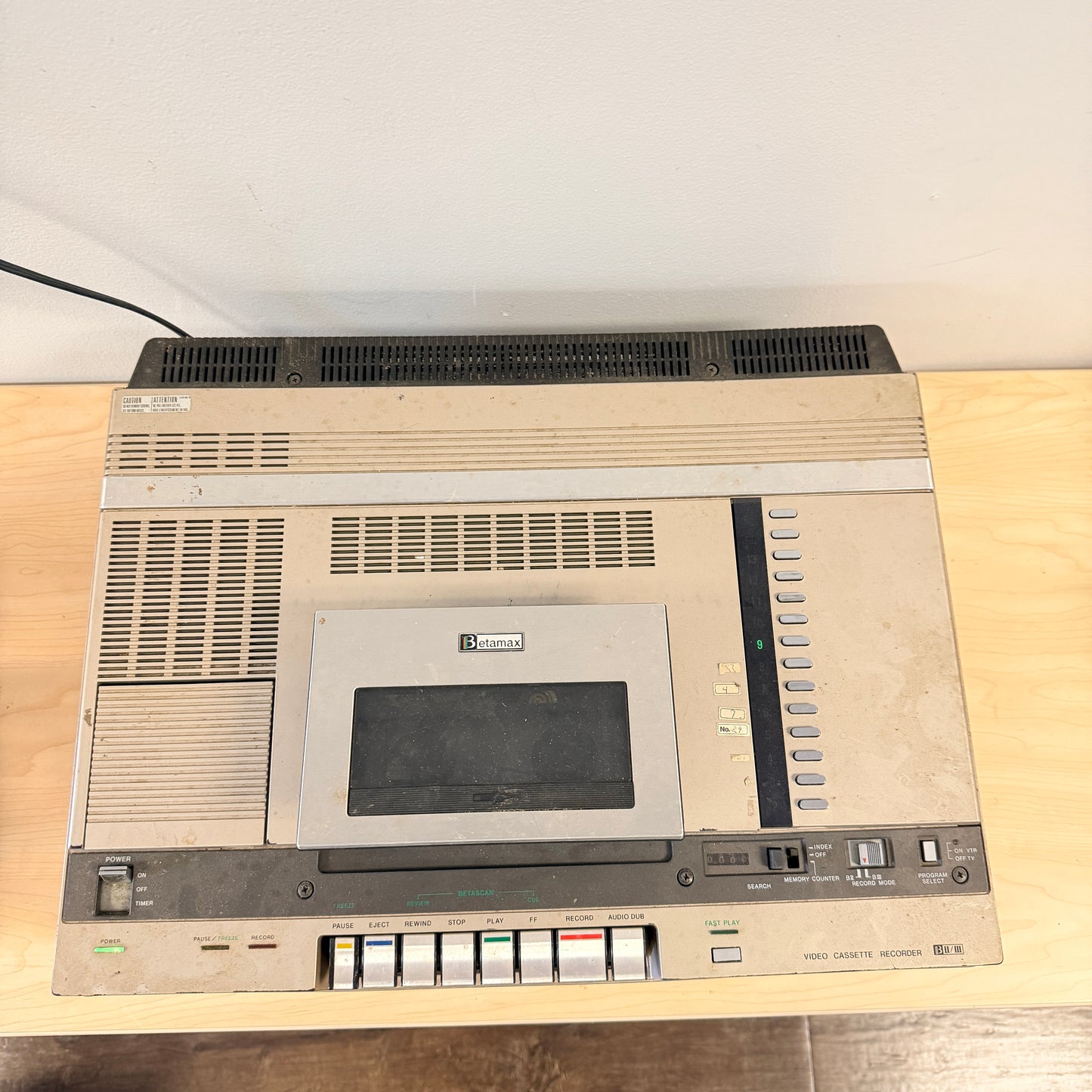 Sony SL-5800 Betamax VCR Time Commander - Powers On - FOR PARTS / REPAIR