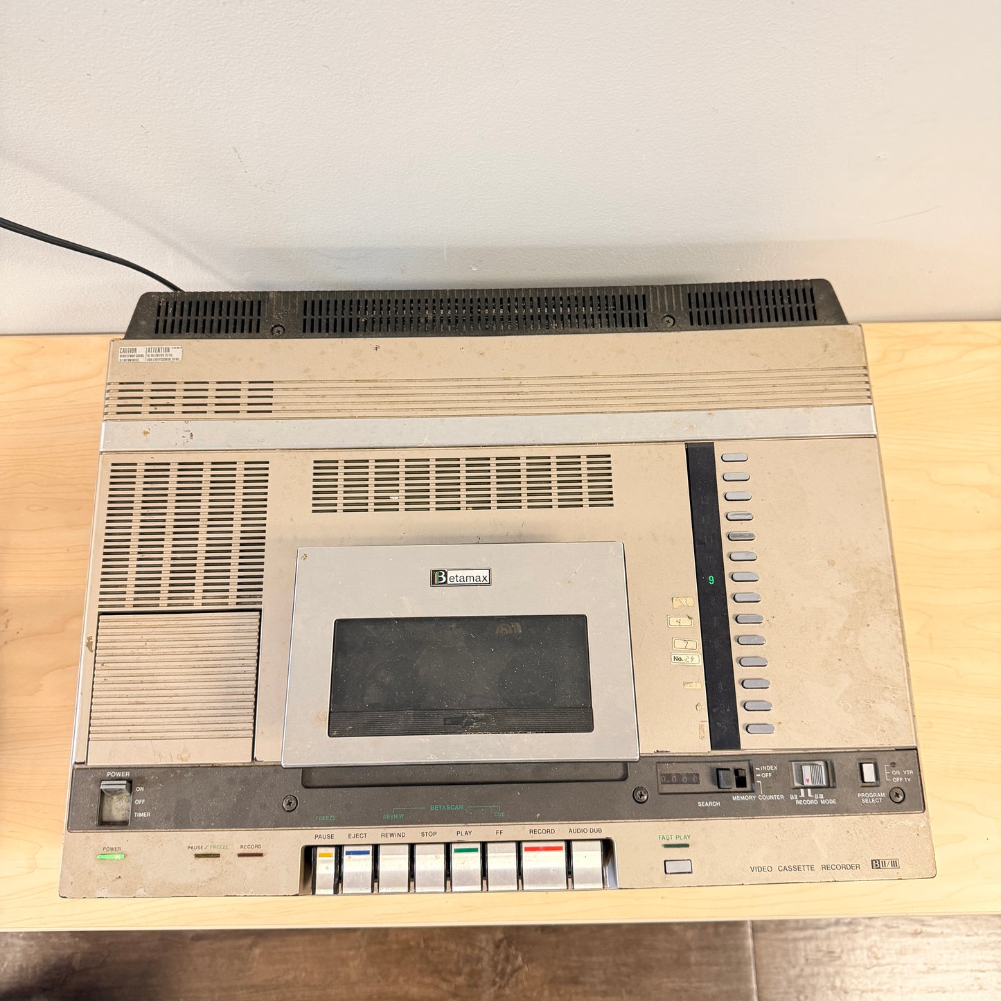 Sony SL-5800 Betamax VCR Time Commander - Powers On - FOR PARTS / REPAIR