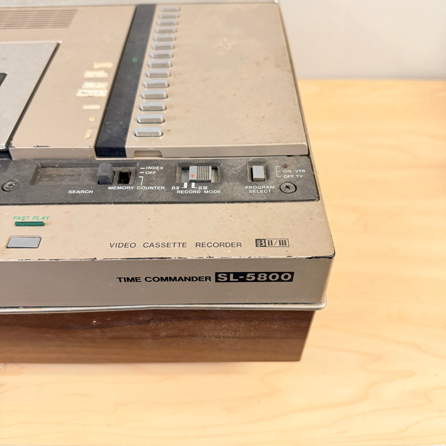 Sony SL-5800 Betamax VCR Time Commander - Powers On - FOR PARTS / REPAIR