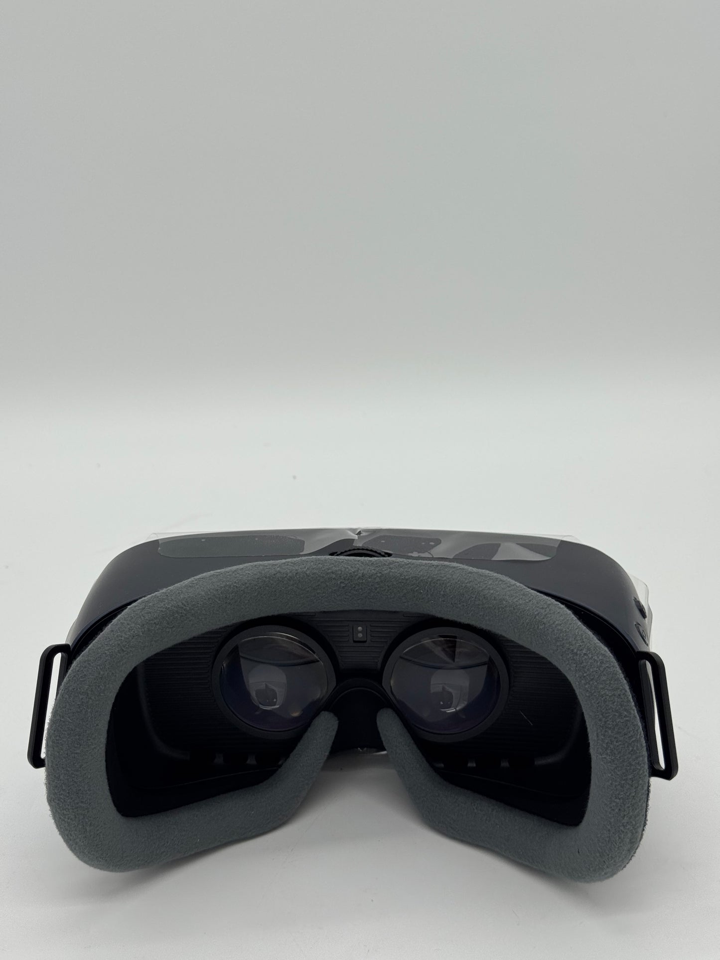 Samsung SM-R323 VR Headset - Used with Box - Excellent Condition - Black