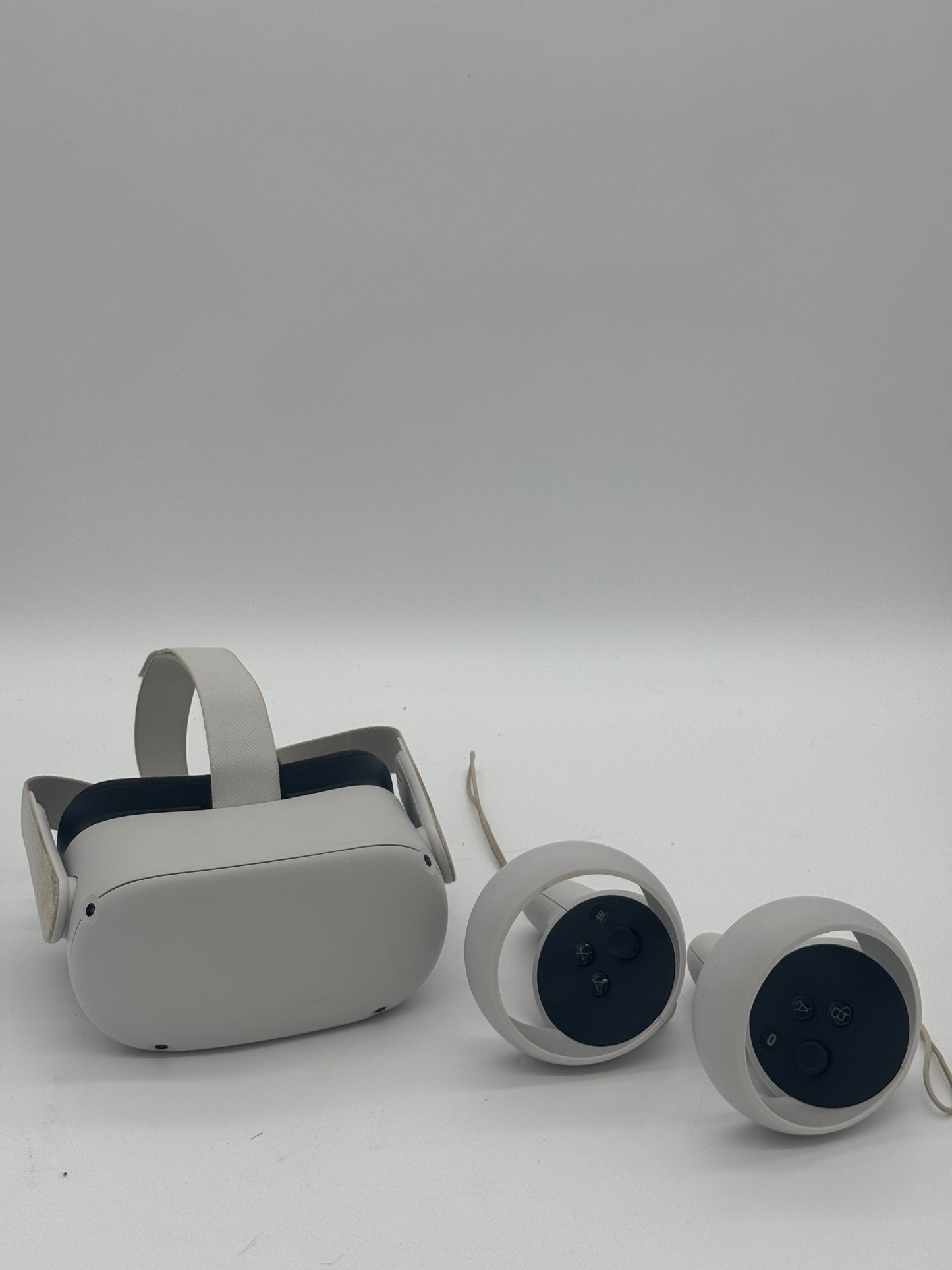 Oculus Quest 2 Video Game System 512GB White Used with 2 Joycons