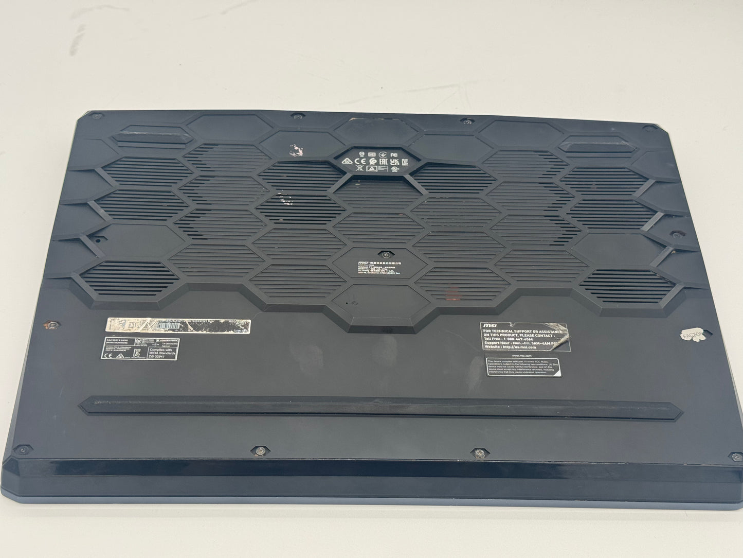 MSI Raider GE76 12UE Laptop - 1TB i7 12th Gen 15-Inch - Broken Hinge