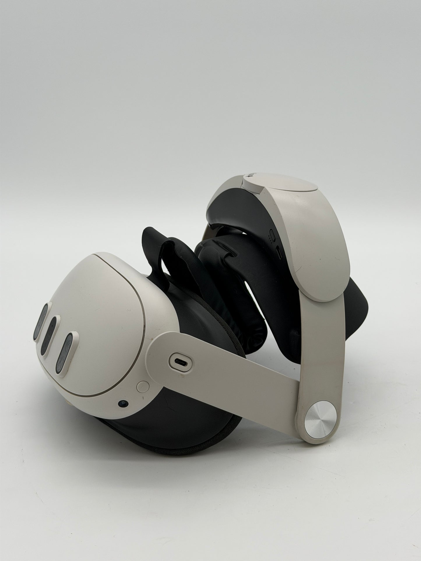 Meta Quest 3 VR Headset Only 128GB - Used - White w/ Battery pack