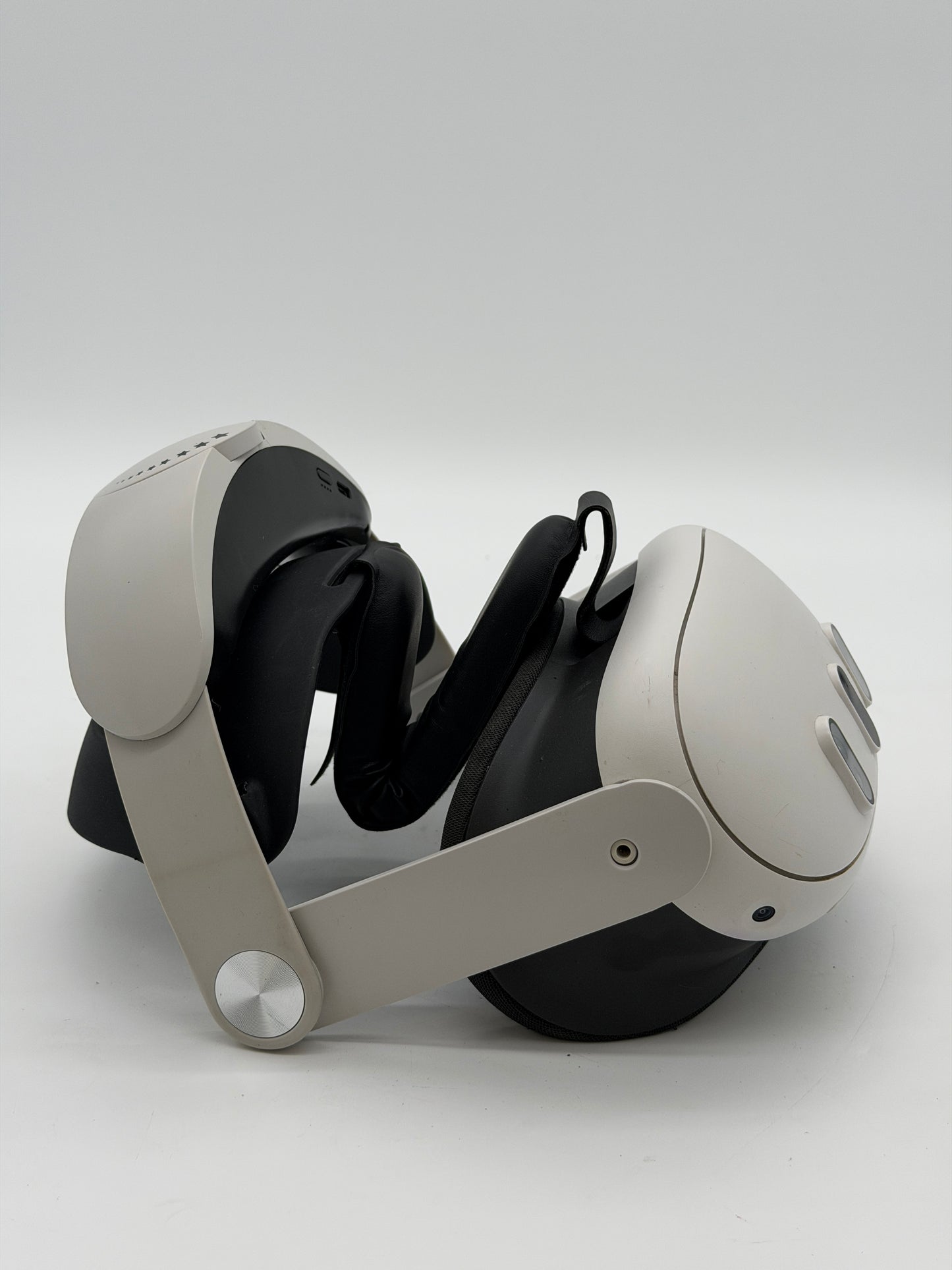 Meta Quest 3 VR Headset Only 128GB - Used - White w/ Battery pack